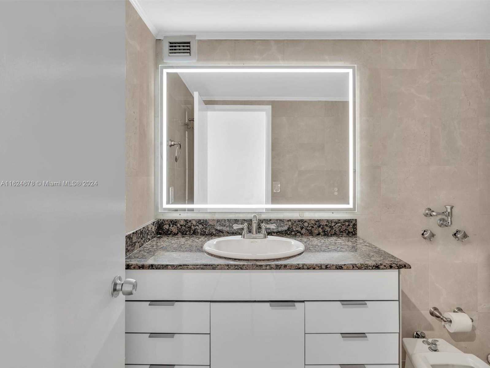 Small Image of 2500 PARKVIEW DR #2415, Hallandale Beach Number 30