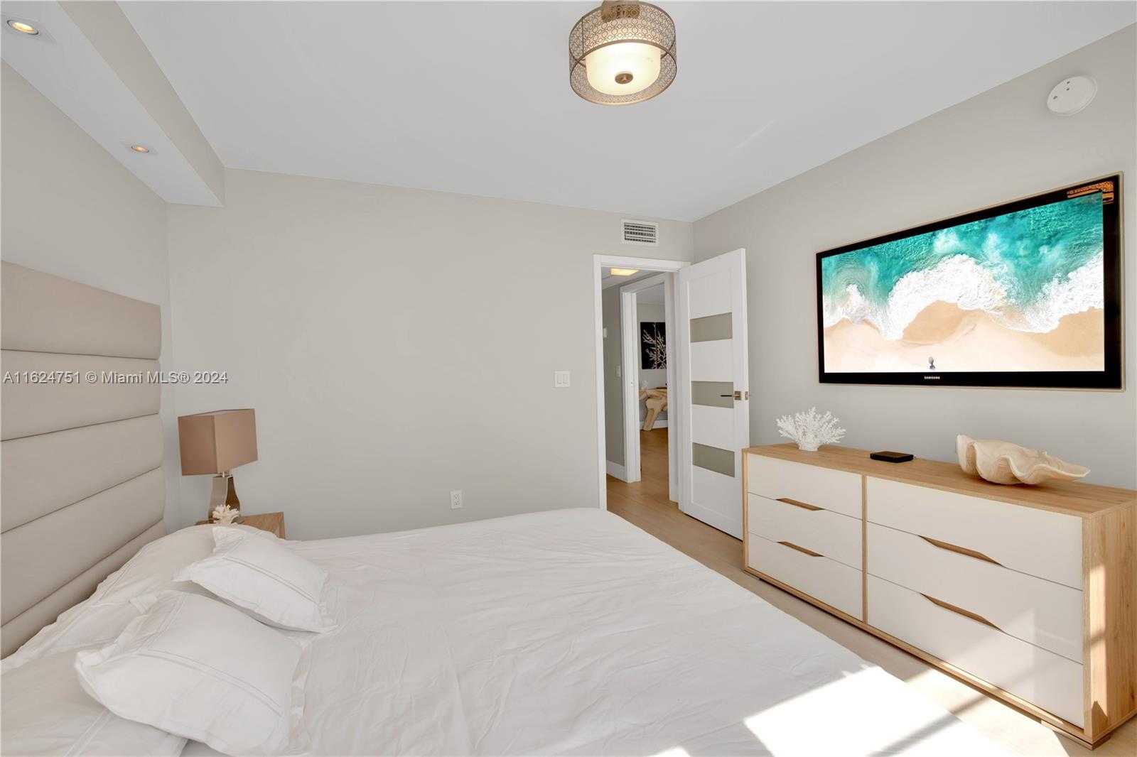 Small Image of 5151 COLLINS AVE #1125, Miami Beach Number 13