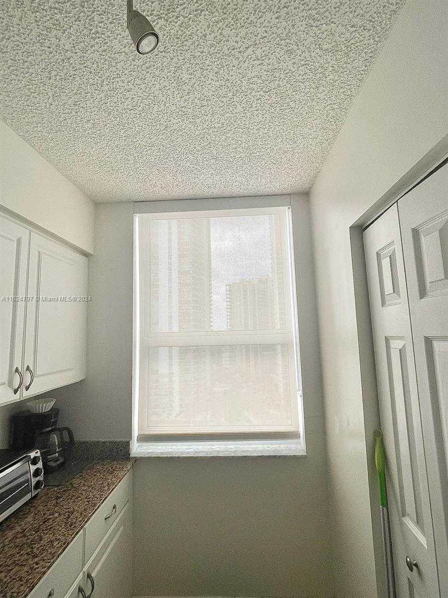 Small Image of 1155 BRICKELL BAY DR #1401, Miami Number 10