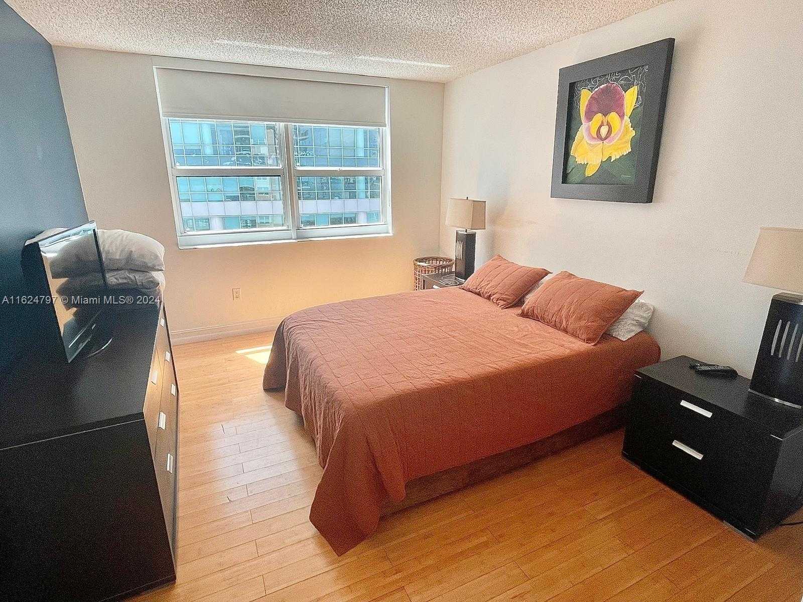 Small Image of 1155 BRICKELL BAY DR #1401, Miami Number 5