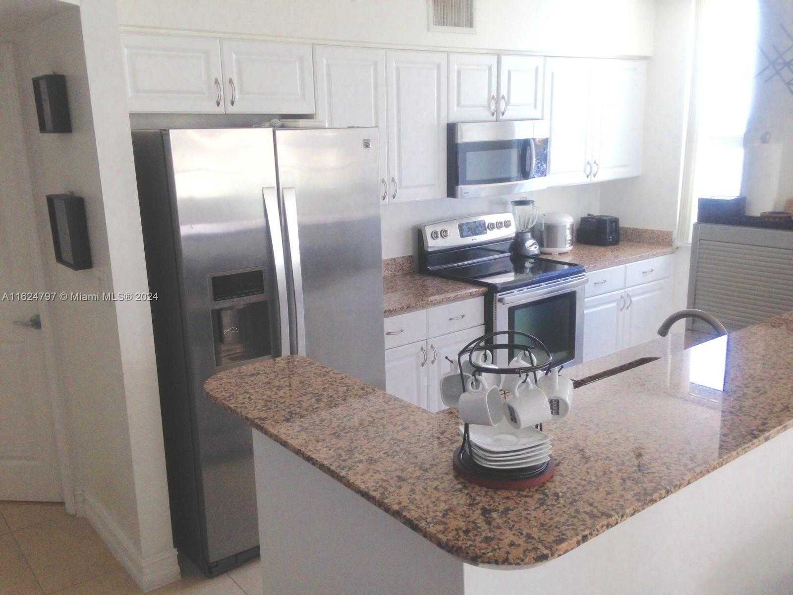 Small Image of 1155 BRICKELL BAY DR #1401, Miami Number 6