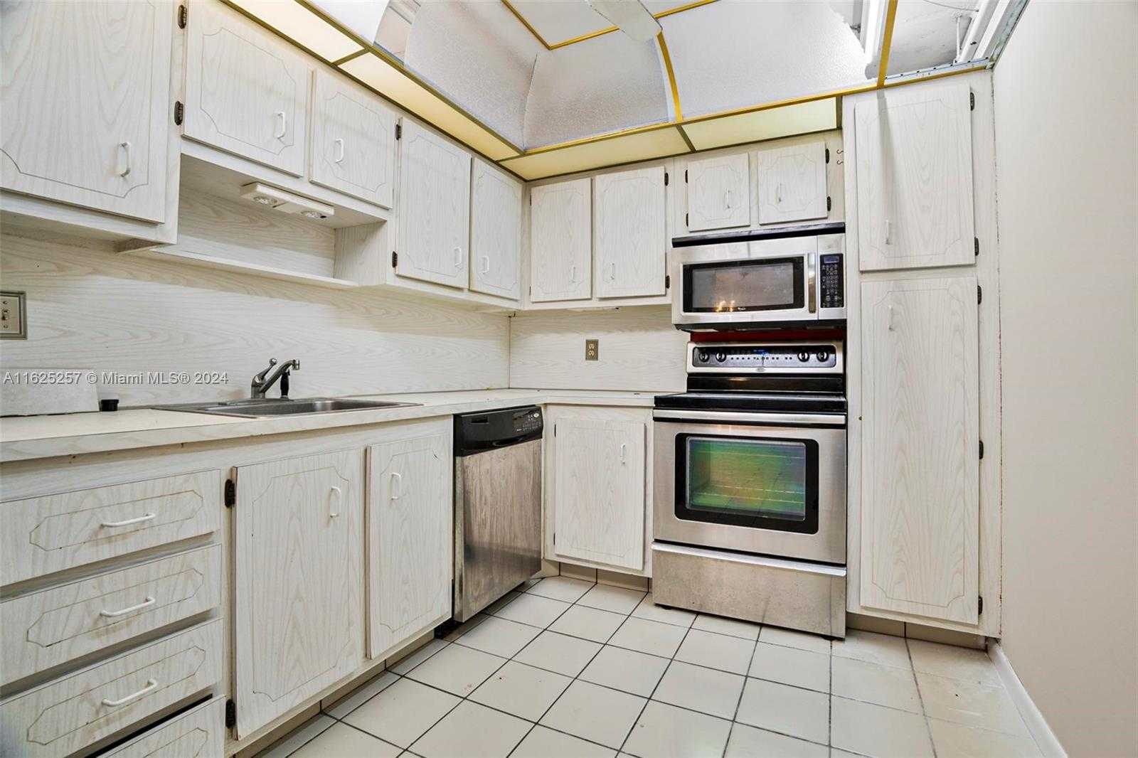Small Image of 1000 SAINT CHARLES PL #522, Pembroke Pines Number 10