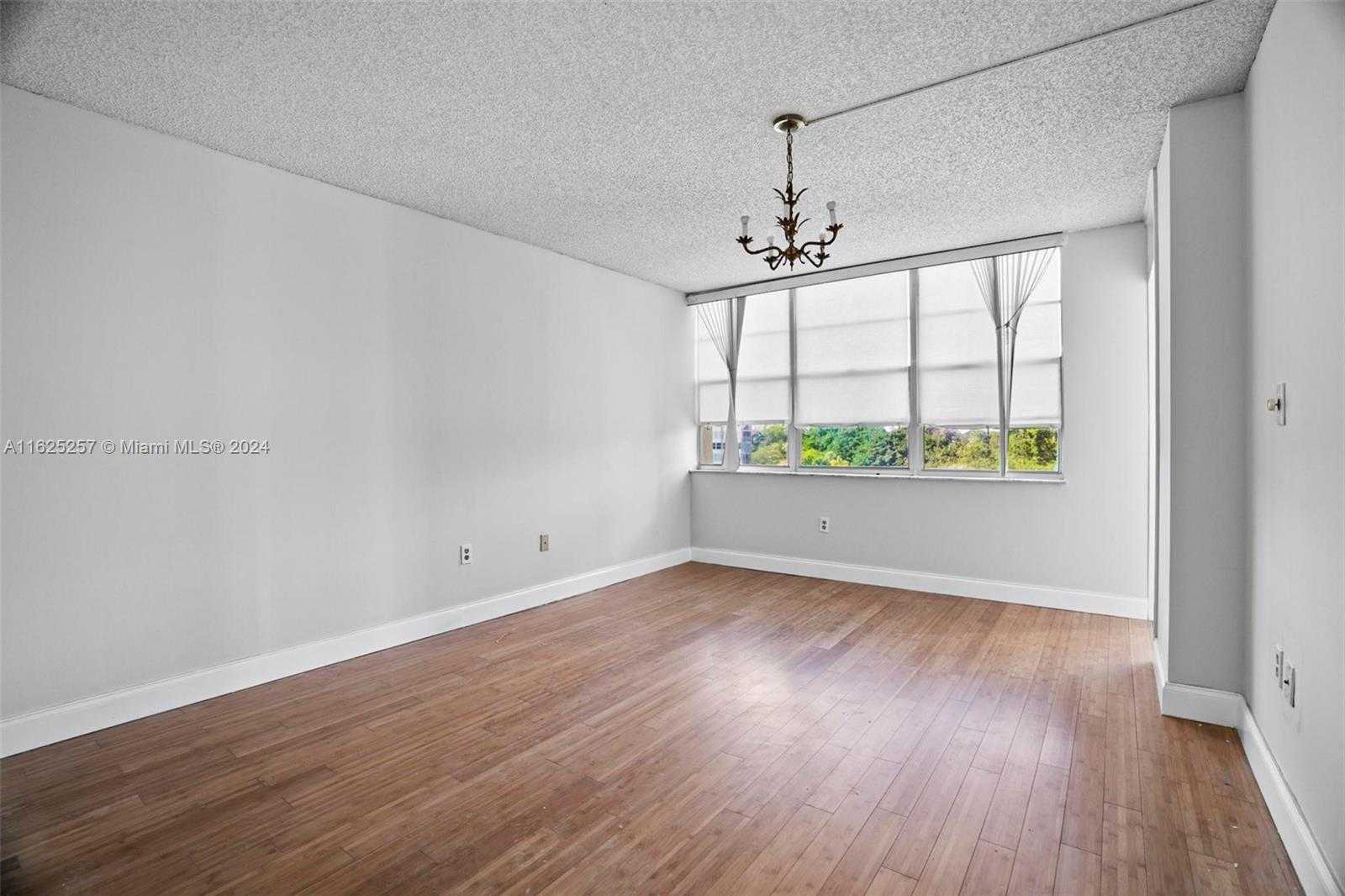 Small Image of 1000 SAINT CHARLES PL #522, Pembroke Pines Number 11