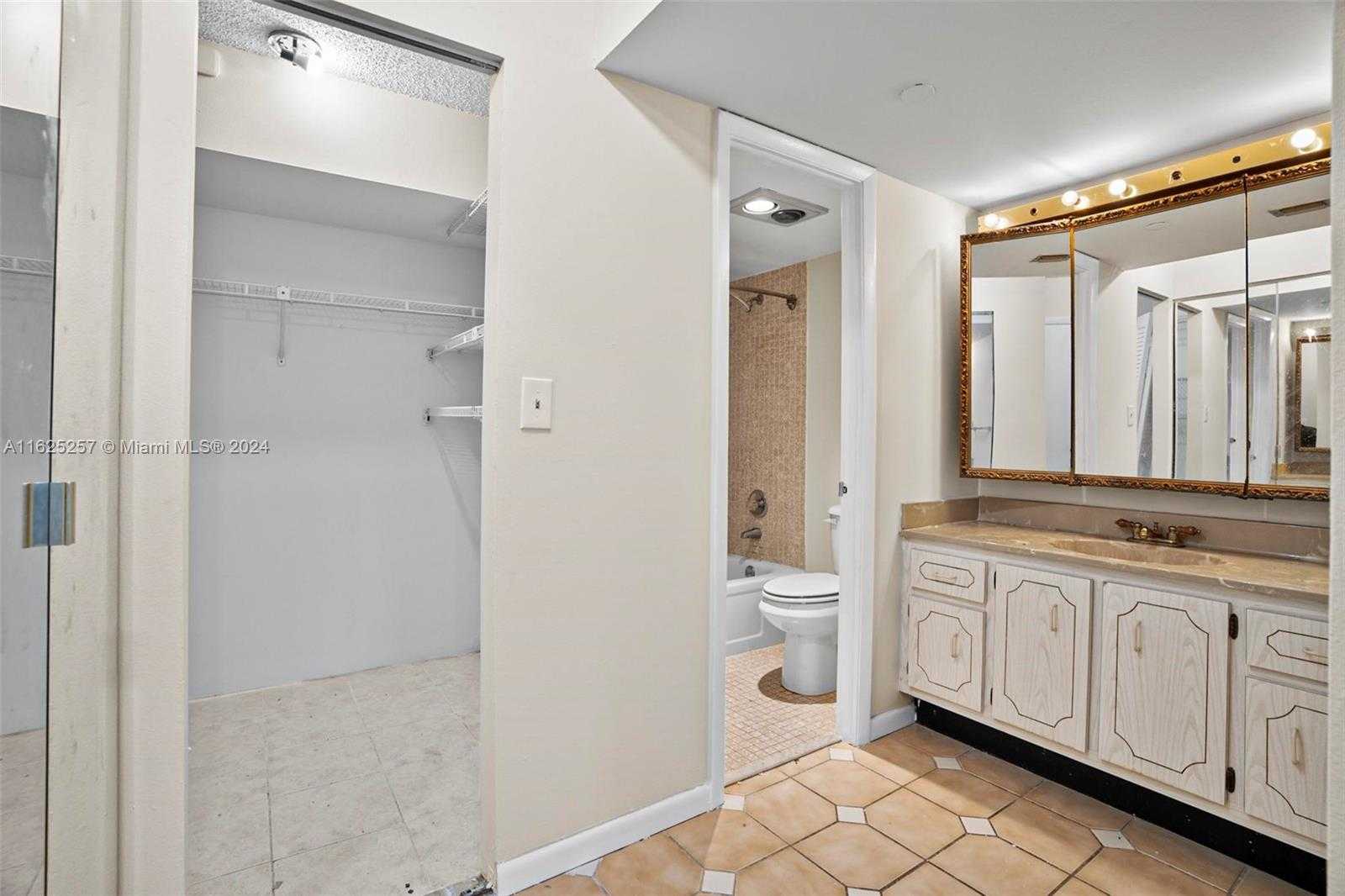 Small Image of 1000 SAINT CHARLES PL #522, Pembroke Pines Number 14