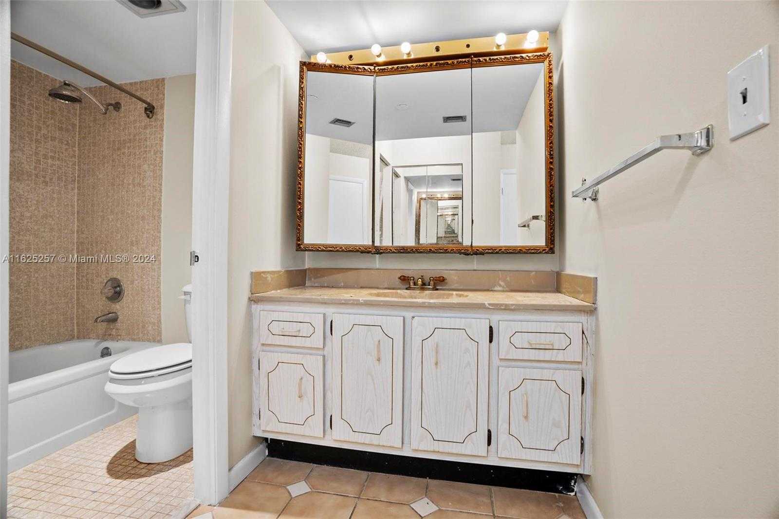 Small Image of 1000 SAINT CHARLES PL #522, Pembroke Pines Number 15