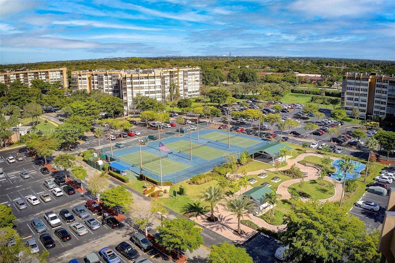 Small Image of 1000 SAINT CHARLES PL #522, Pembroke Pines Number 16