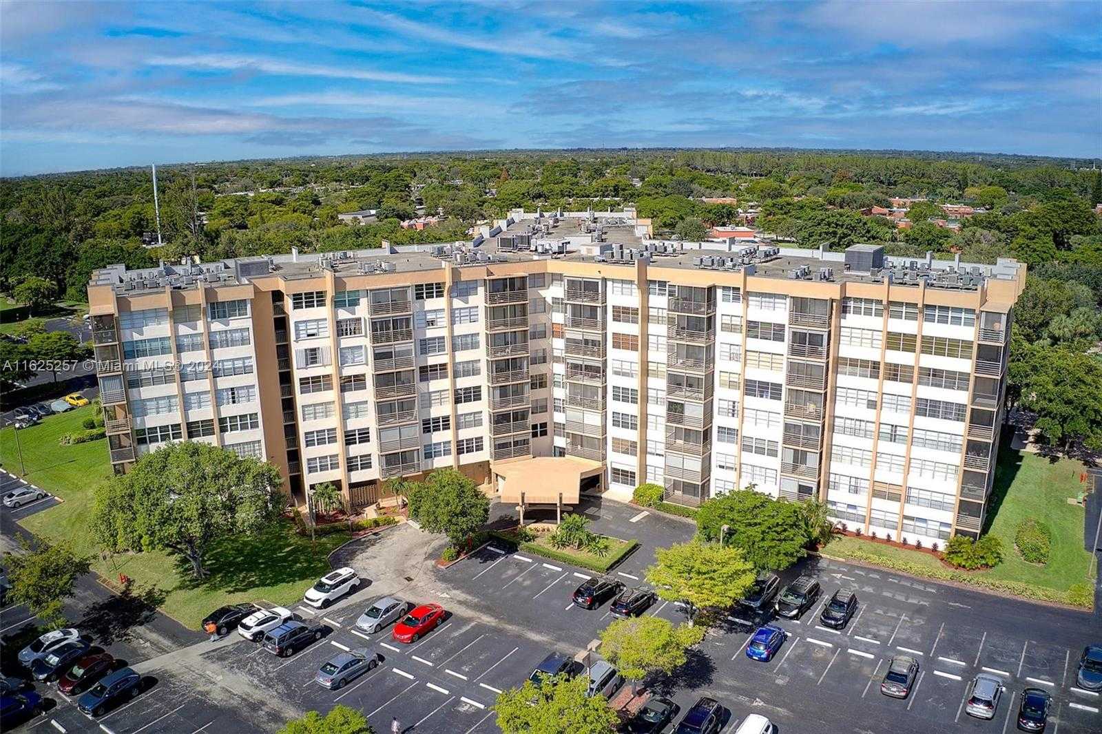 Small Image of 1000 SAINT CHARLES PL #522, Pembroke Pines Number 17