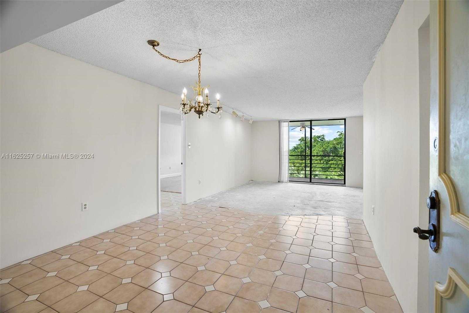 Small Image of 1000 SAINT CHARLES PL #522, Pembroke Pines Number 6