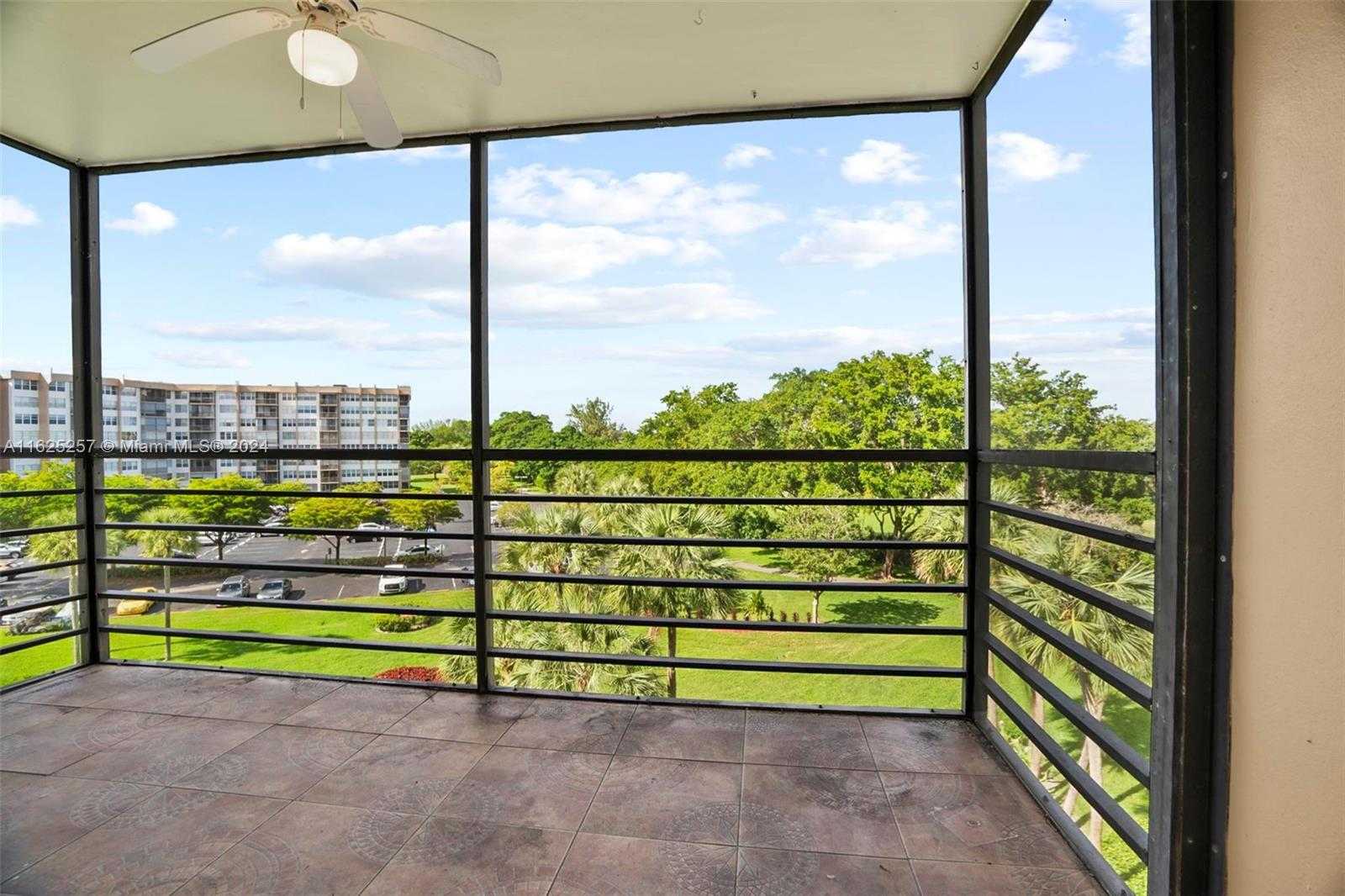 Small Image of 1000 SAINT CHARLES PL #522, Pembroke Pines Number 8