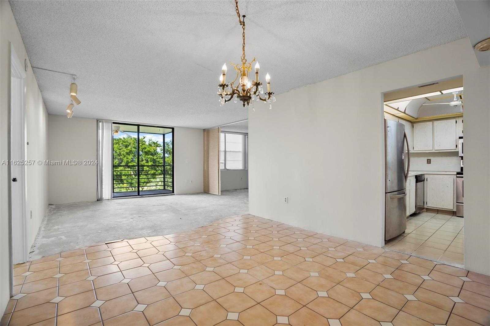 Small Image of 1000 SAINT CHARLES PL #522, Pembroke Pines Number 9