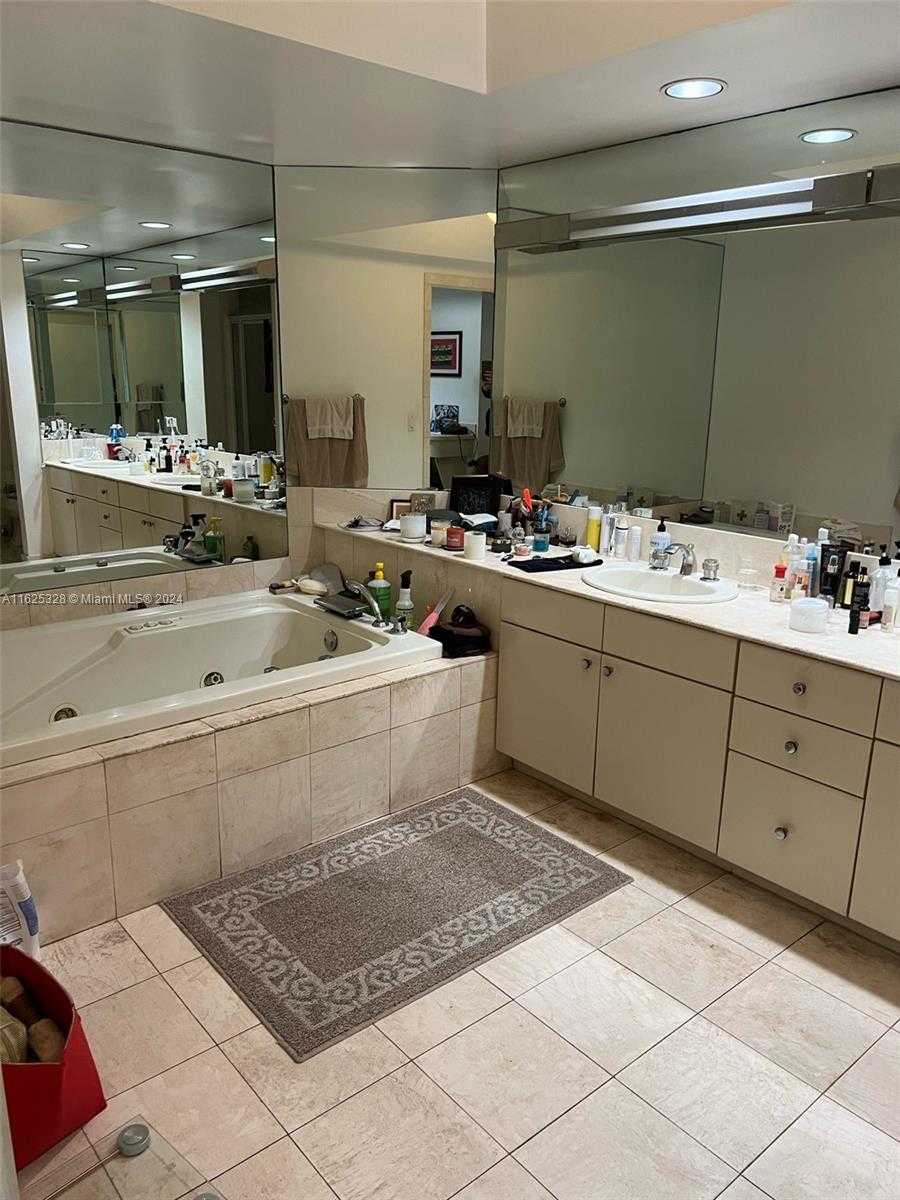 Small Image of 2000 ISLAND BLVD #405, Aventura Number 15