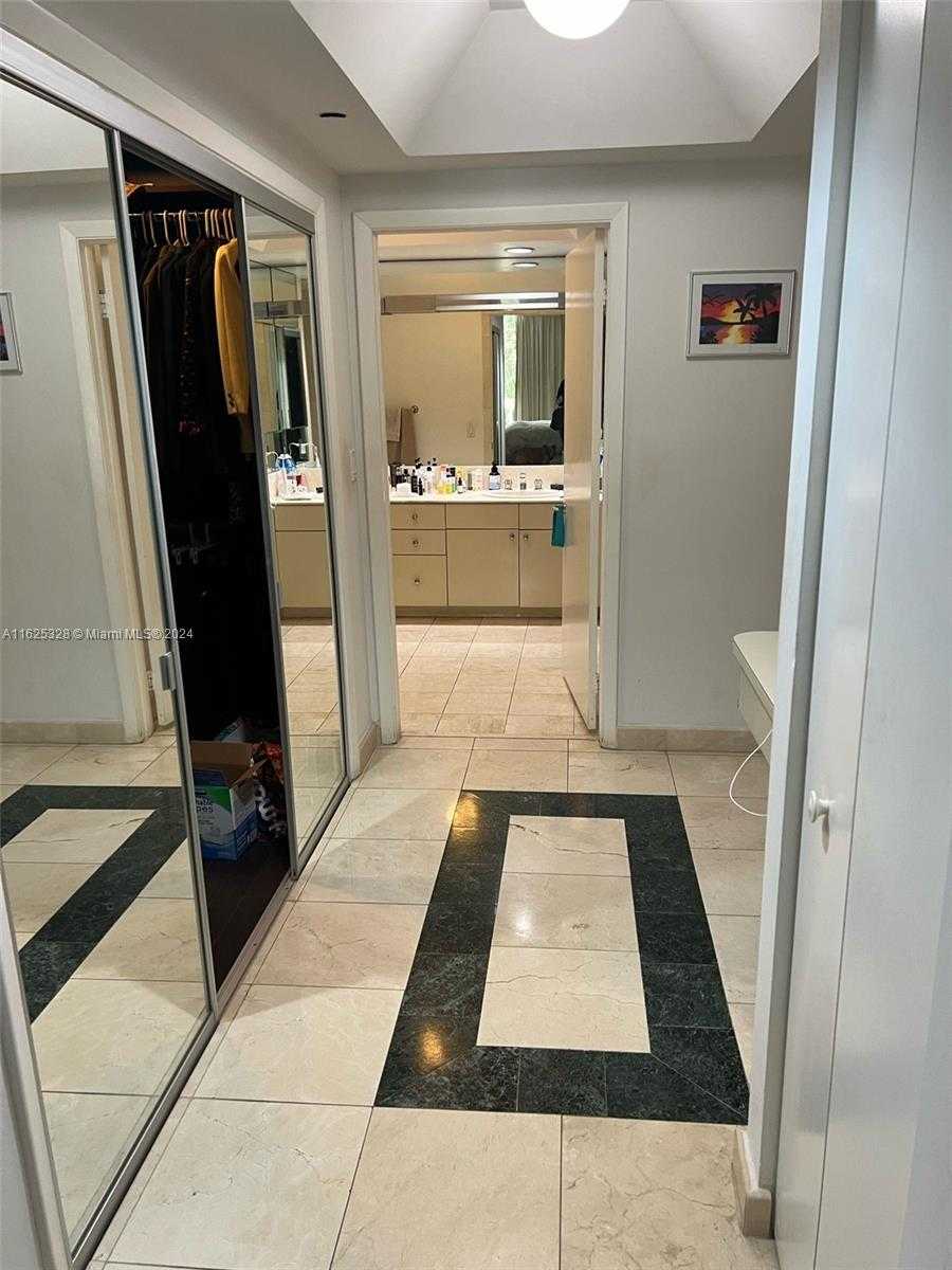 Small Image of 2000 ISLAND BLVD #405, Aventura Number 16
