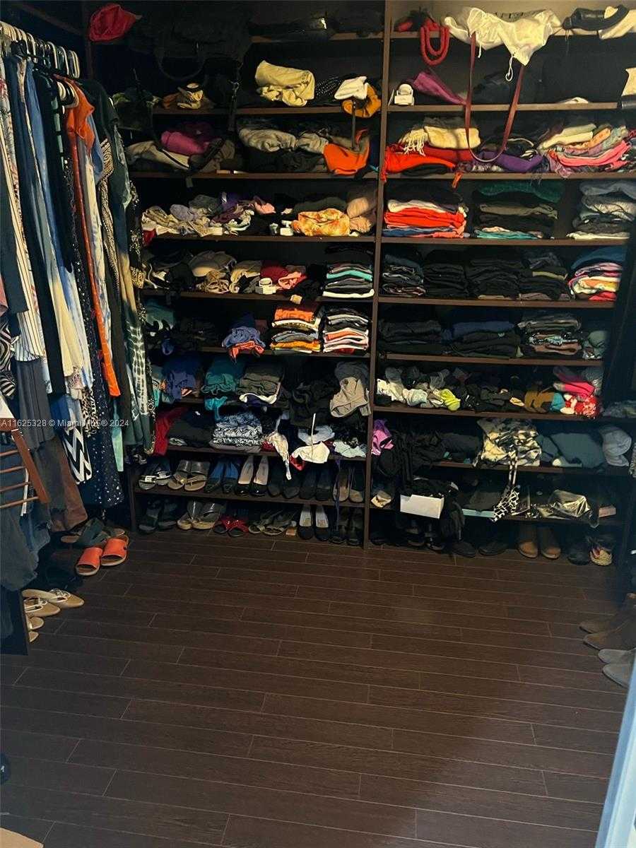 Small Image of 2000 ISLAND BLVD #405, Aventura Number 17