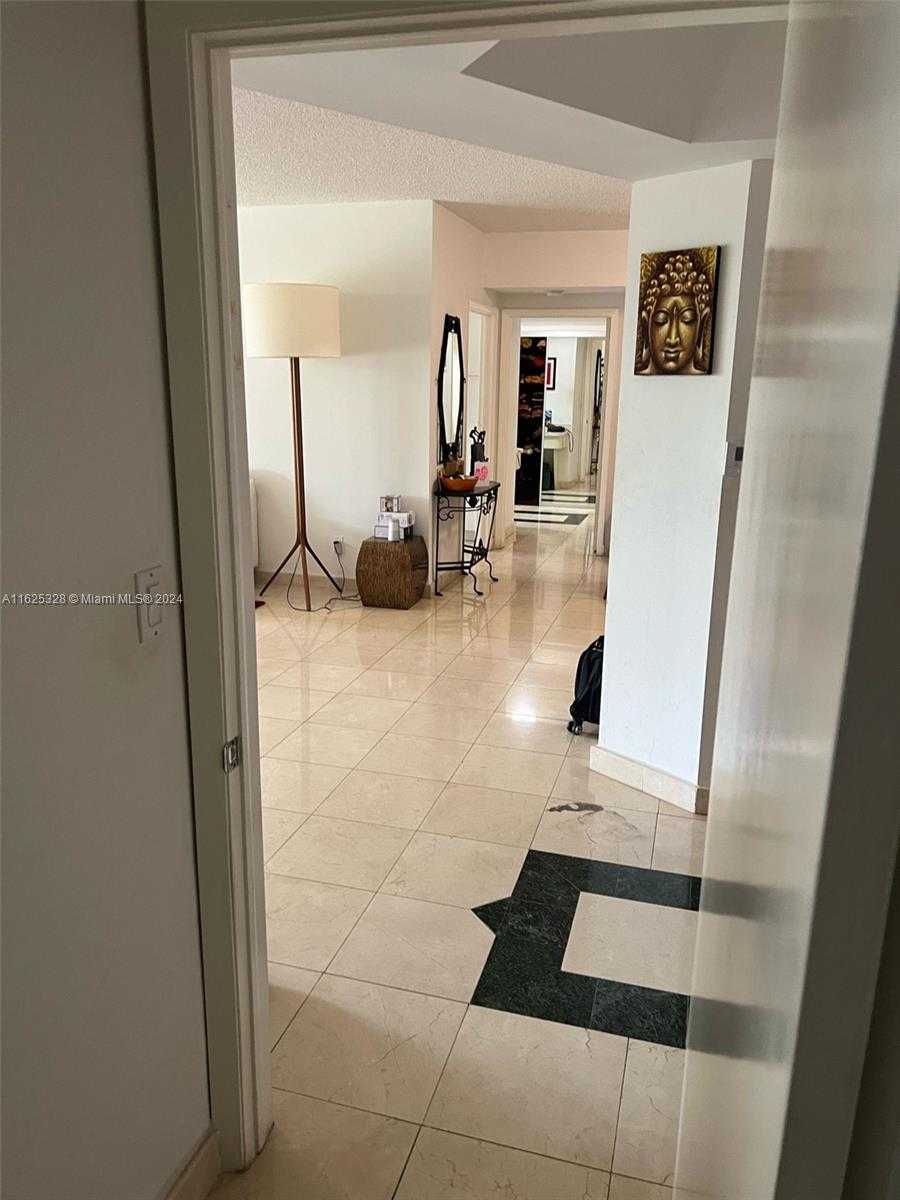 Small Image of 2000 ISLAND BLVD #405, Aventura Number 2
