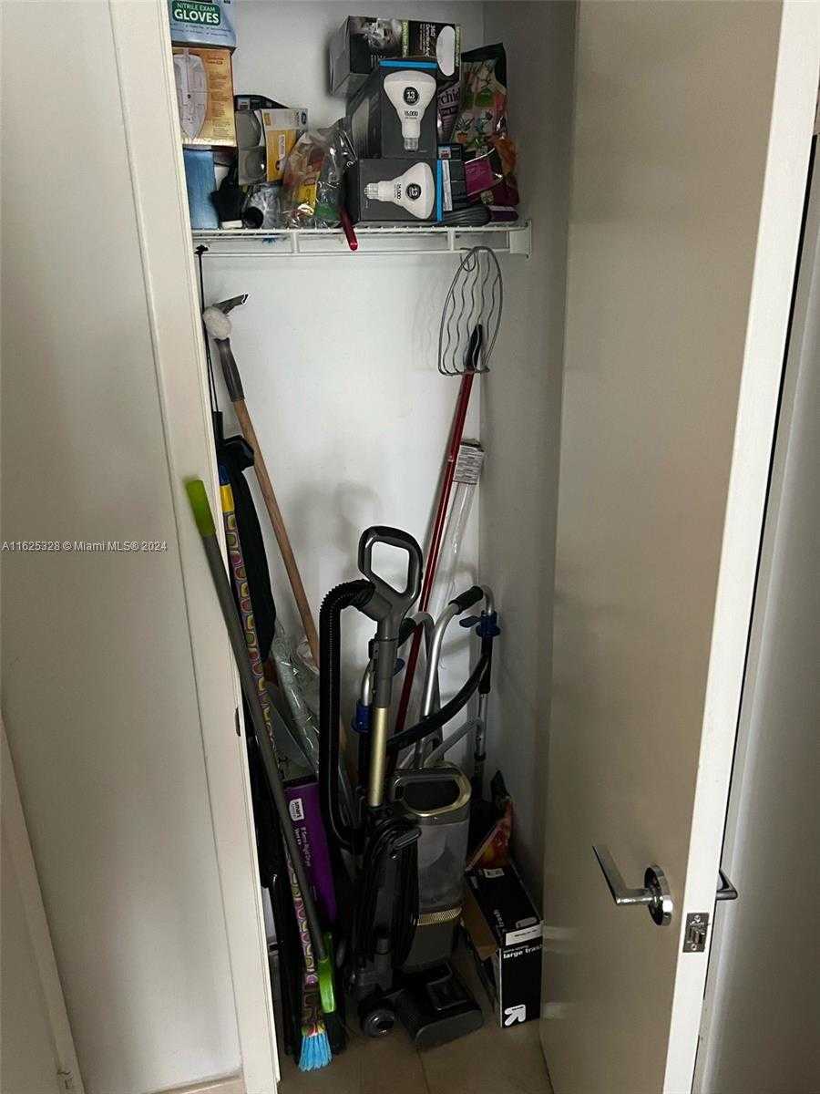 Small Image of 2000 ISLAND BLVD #405, Aventura Number 4