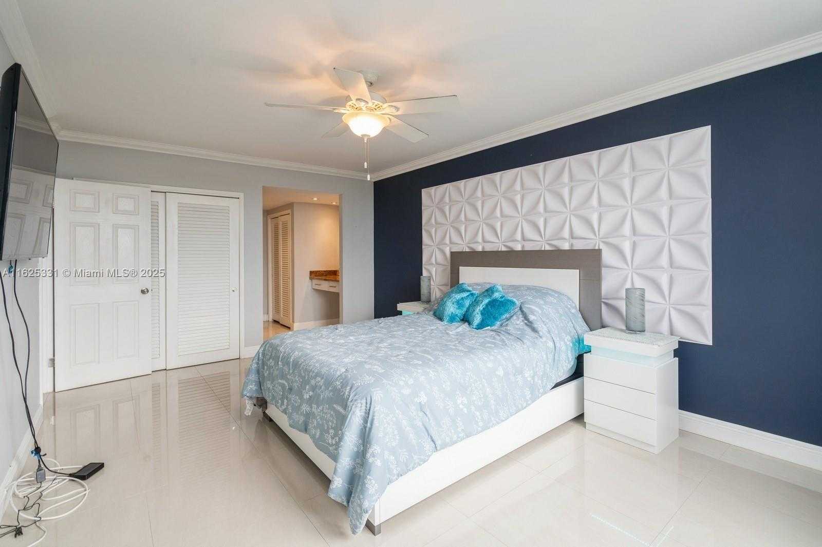 Small Image of 4400 HILLCREST DR #916B, Hollywood Number 13