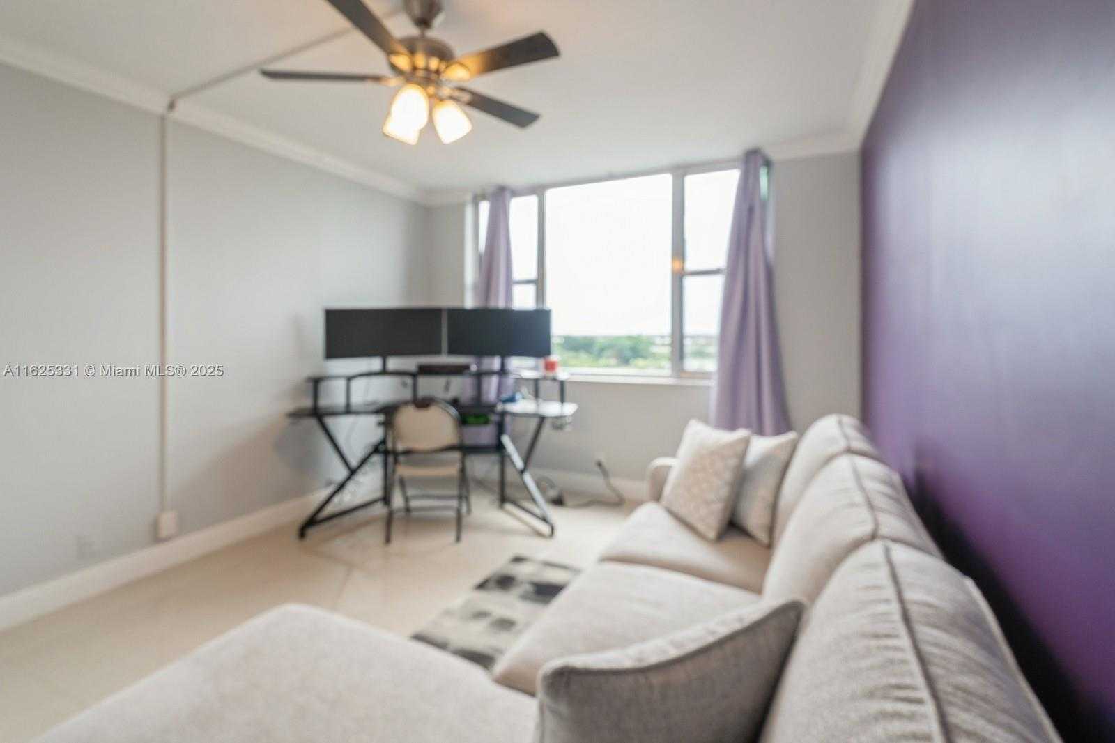 Small Image of 4400 HILLCREST DR #916B, Hollywood Number 15