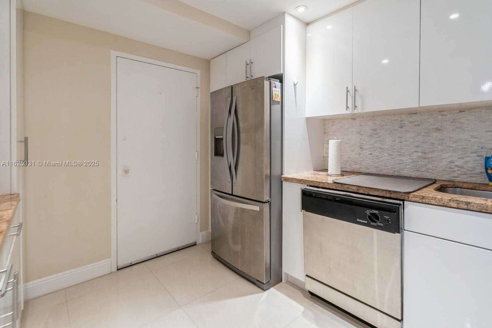 Small Image of 4400 HILLCREST DR #916B, Hollywood Number 18