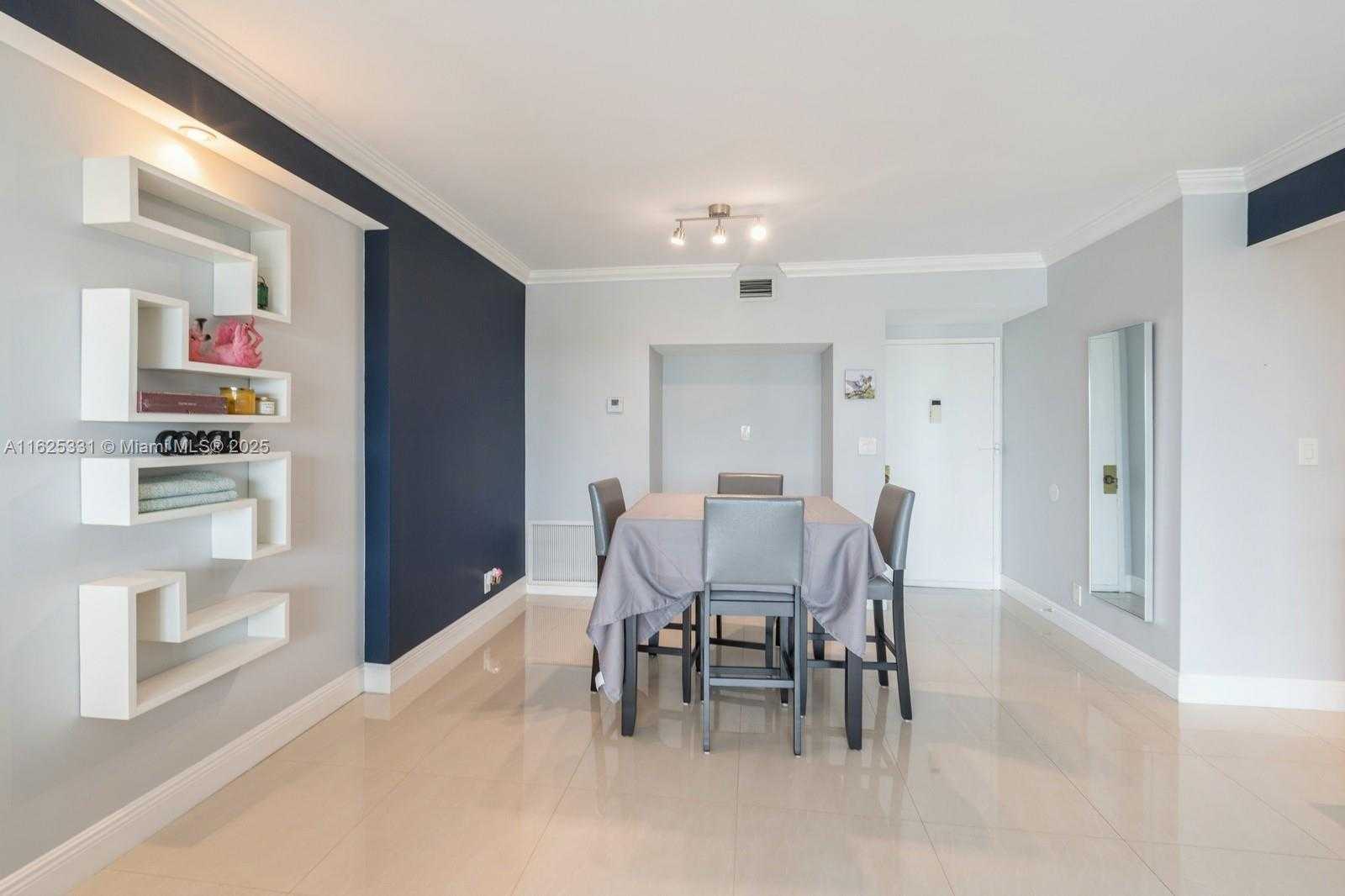 Small Image of 4400 HILLCREST DR #916B, Hollywood Number 2
