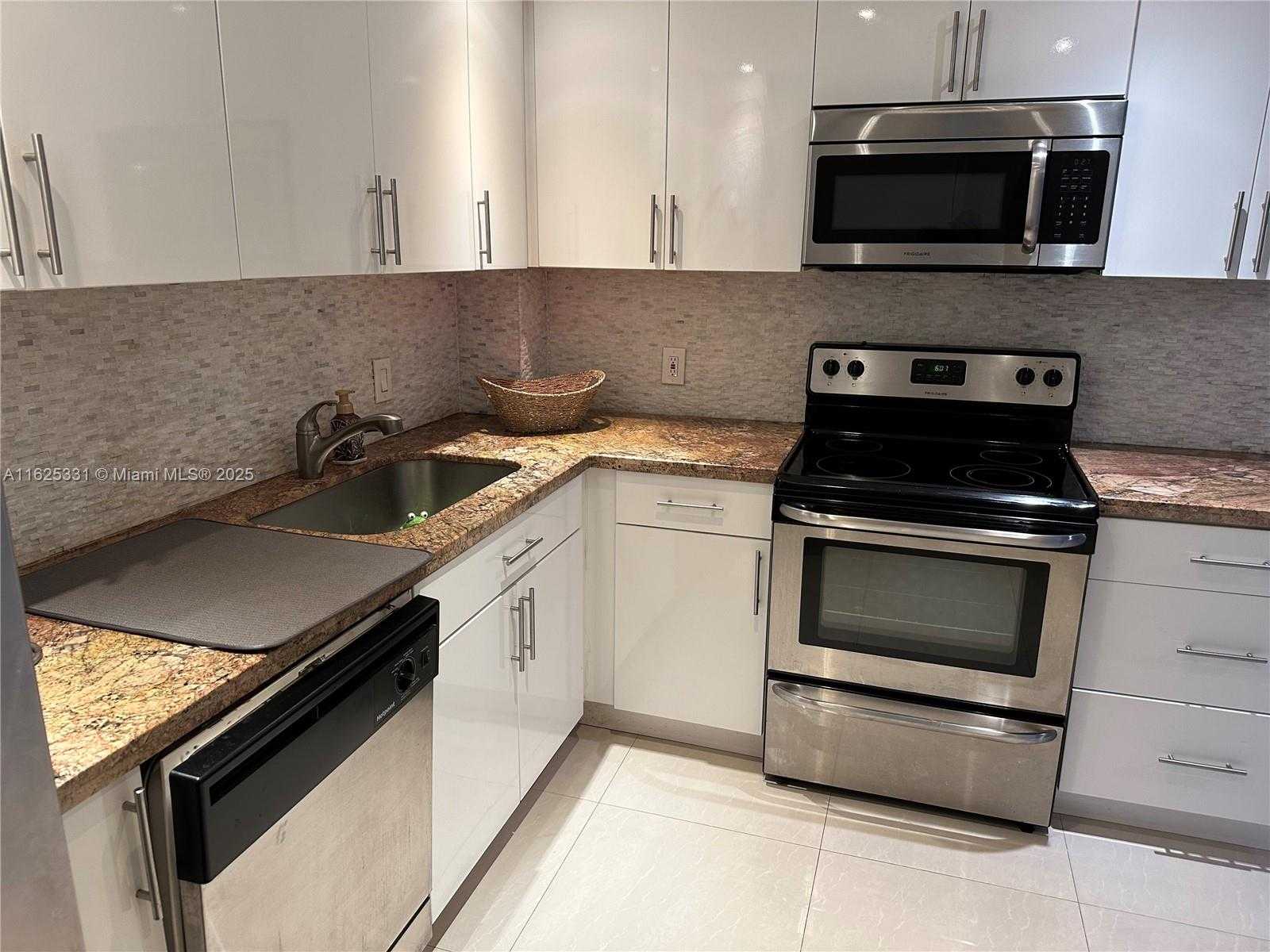 Small Image of 4400 HILLCREST DR #916B, Hollywood Number 20