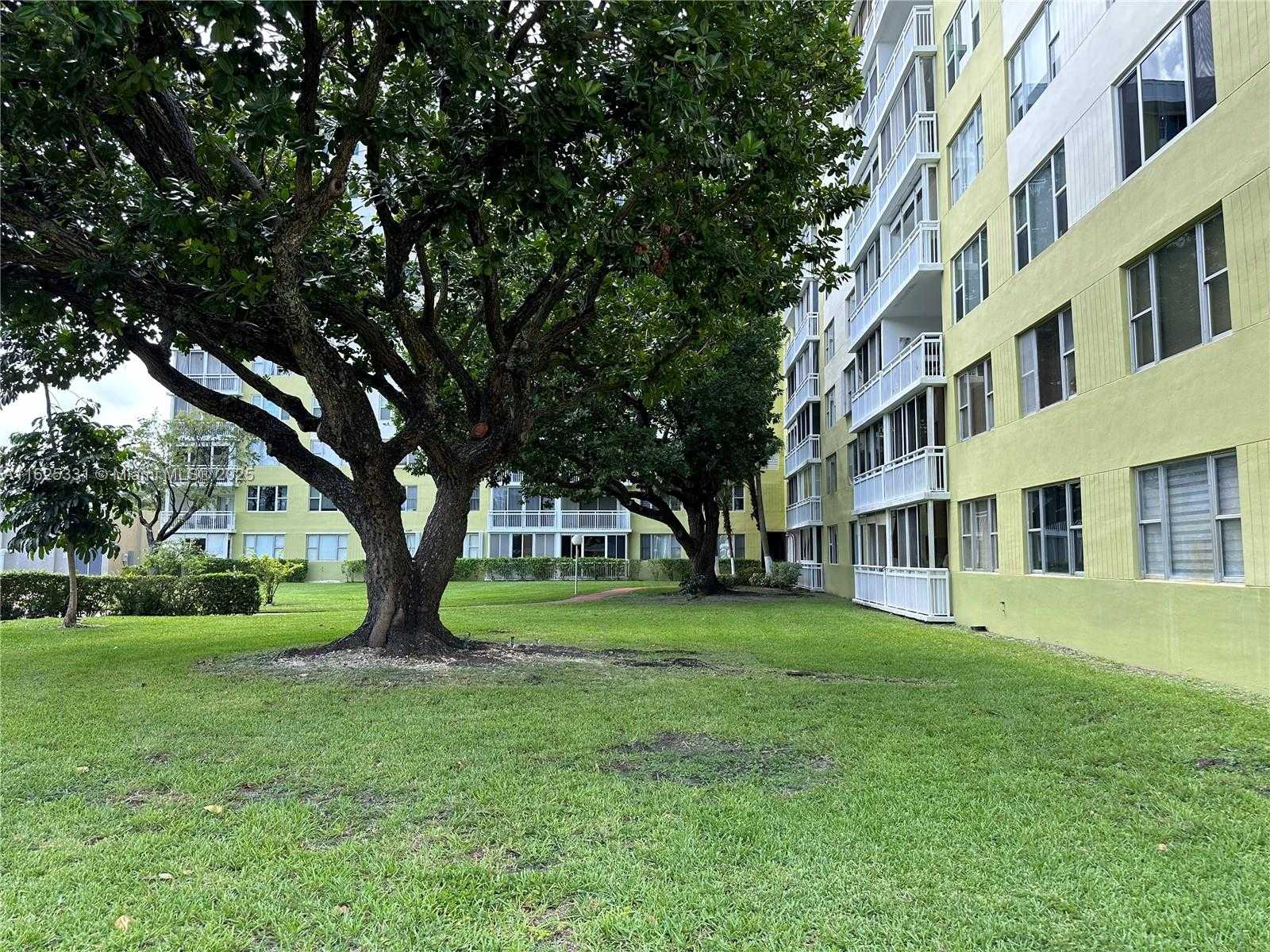 Small Image of 4400 HILLCREST DR #916B, Hollywood Number 23