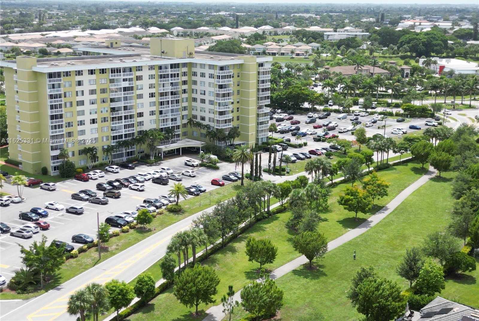 Small Image of 4400 HILLCREST DR #916B, Hollywood Number 28