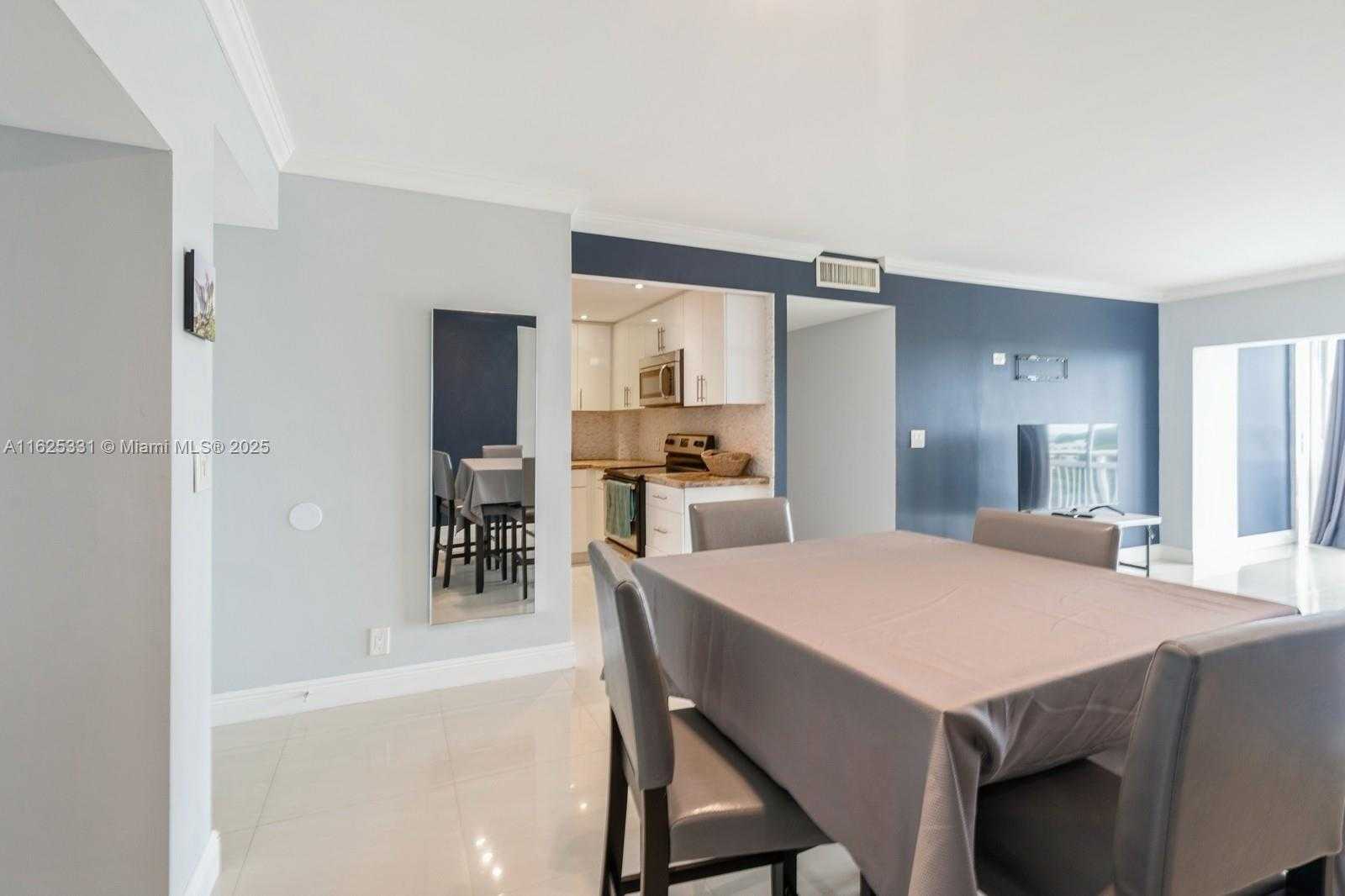 Small Image of 4400 HILLCREST DR #916B, Hollywood Number 3