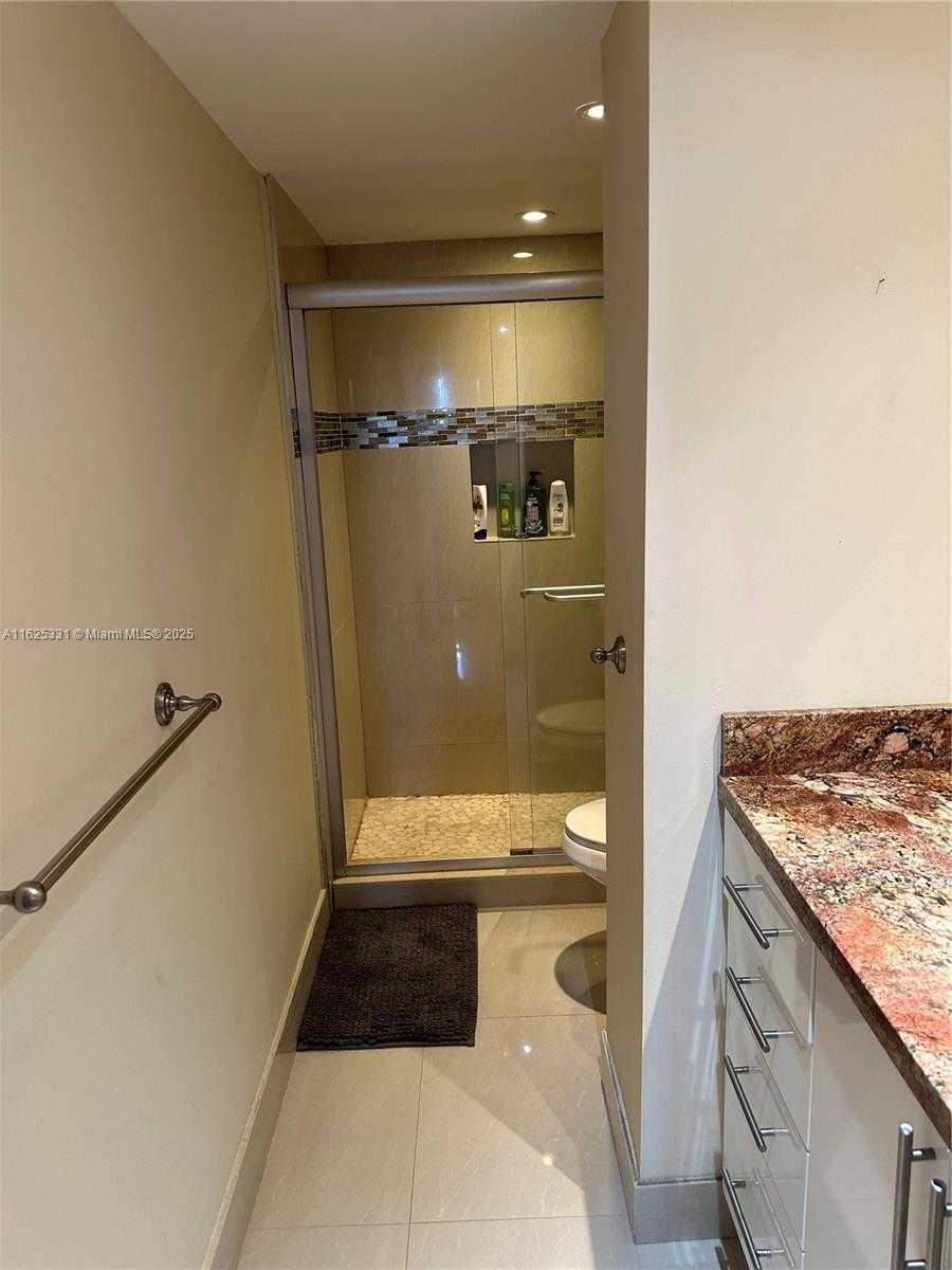 Small Image of 4400 HILLCREST DR #916B, Hollywood Number 33