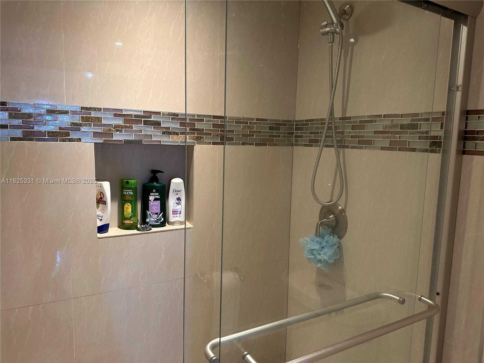 Small Image of 4400 HILLCREST DR #916B, Hollywood Number 35