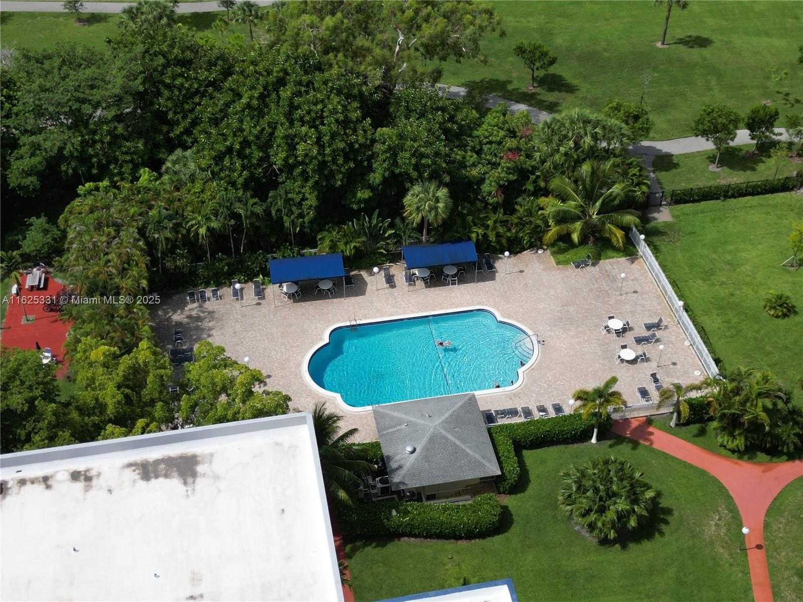Small Image of 4400 HILLCREST DR #916B, Hollywood Number 37