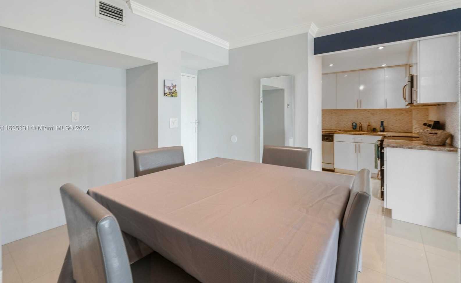 Small Image of 4400 HILLCREST DR #916B, Hollywood Number 4