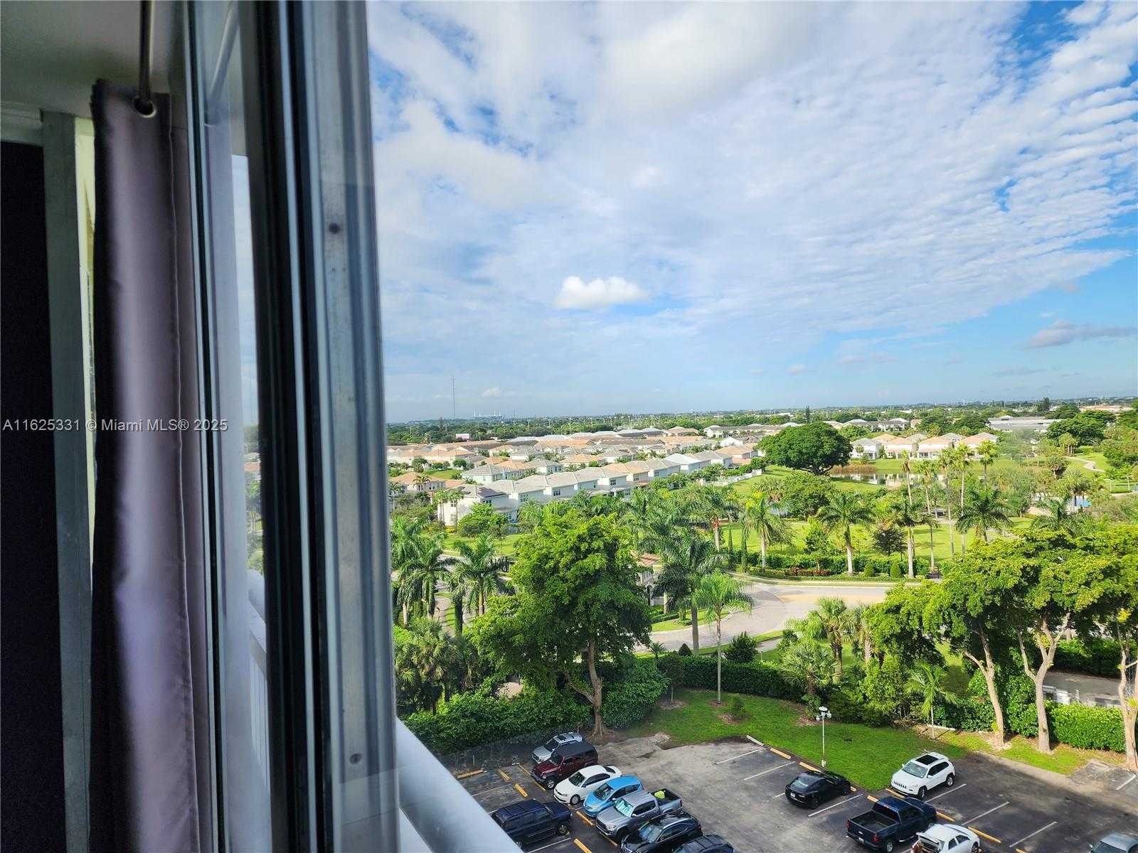 Small Image of 4400 HILLCREST DR #916B, Hollywood Number 42