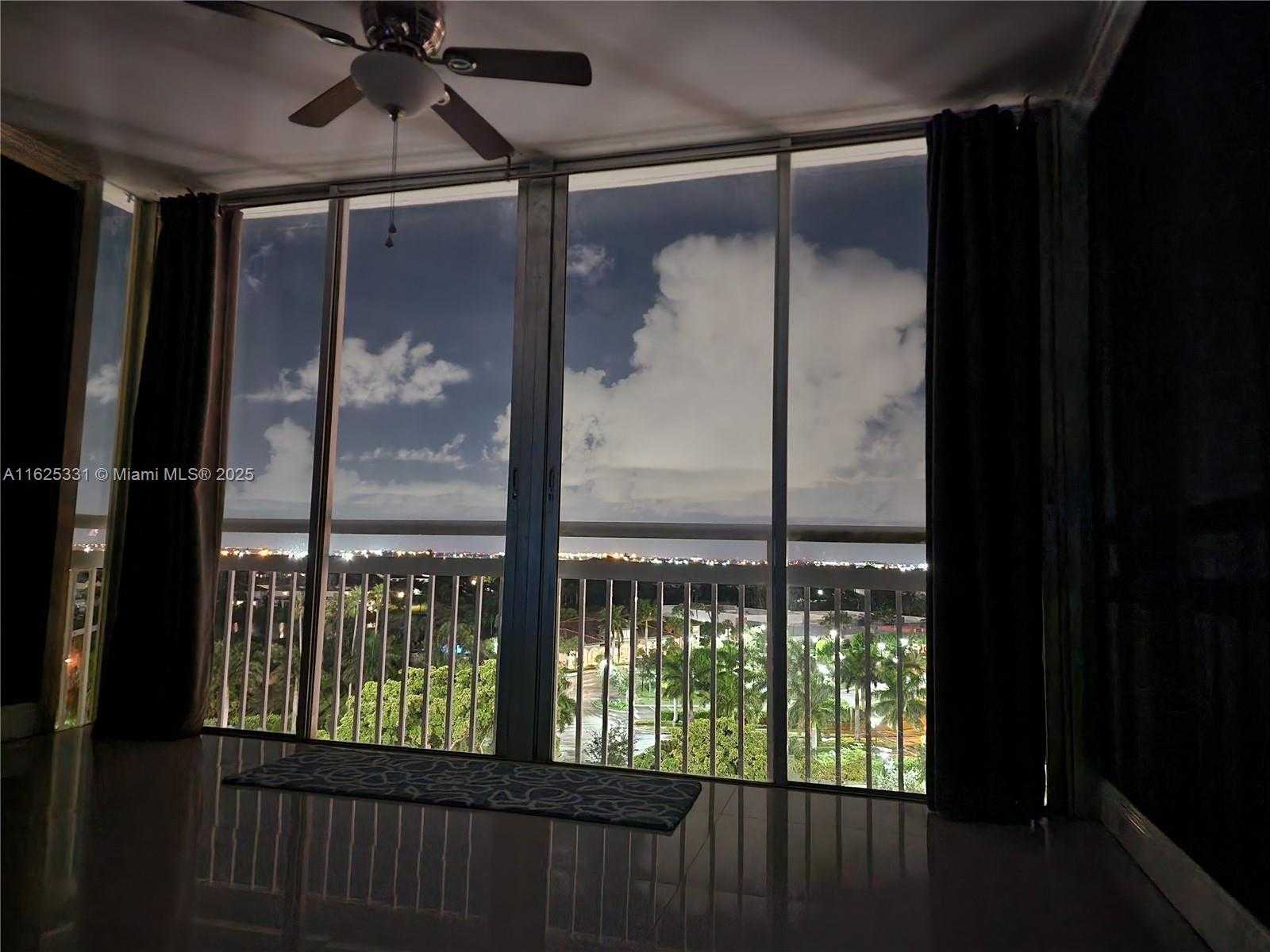 Small Image of 4400 HILLCREST DR #916B, Hollywood Number 43