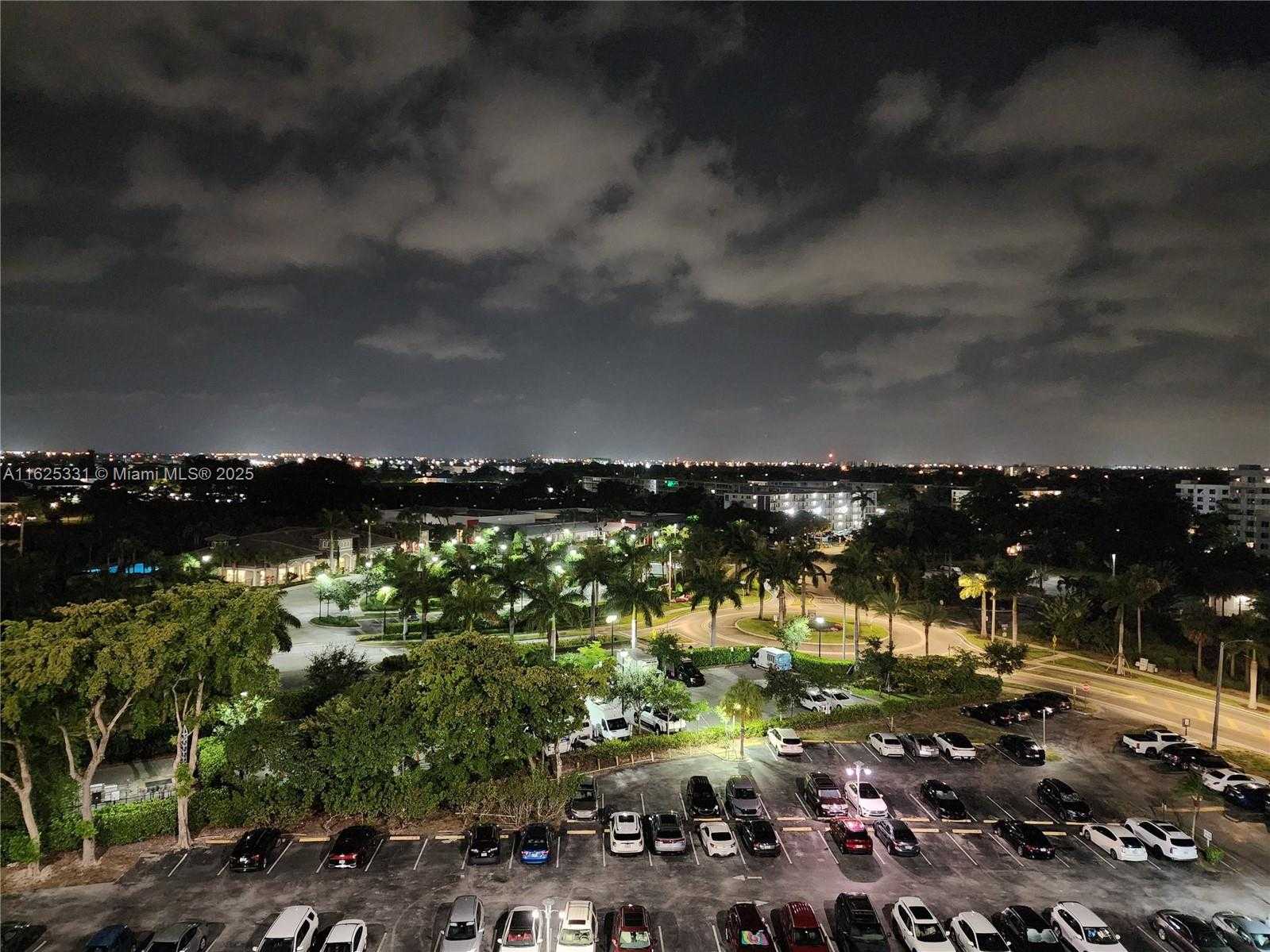 Small Image of 4400 HILLCREST DR #916B, Hollywood Number 45