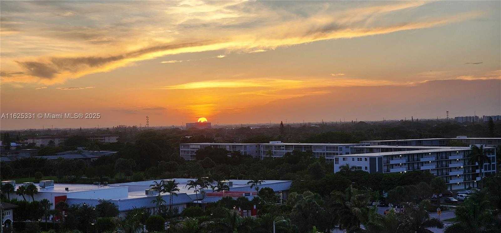 Small Image of 4400 HILLCREST DR #916B, Hollywood Number 46