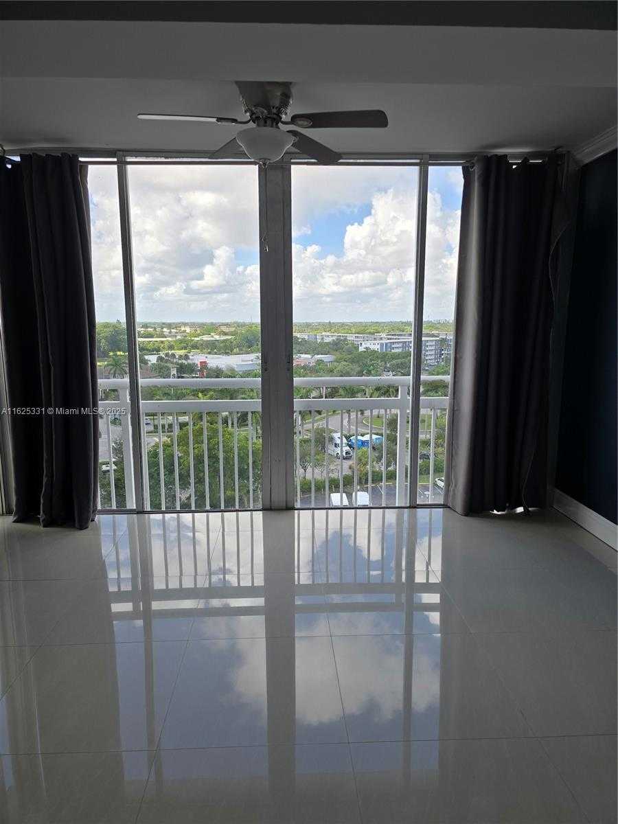 Small Image of 4400 HILLCREST DR #916B, Hollywood Number 47