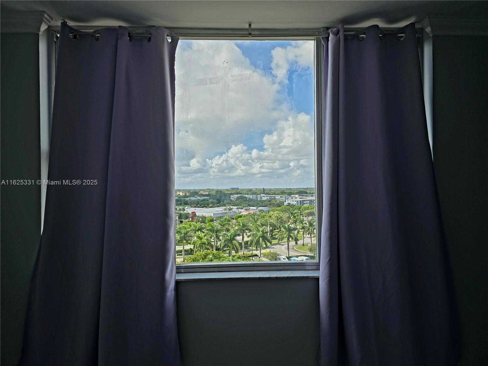 Small Image of 4400 HILLCREST DR #916B, Hollywood Number 48