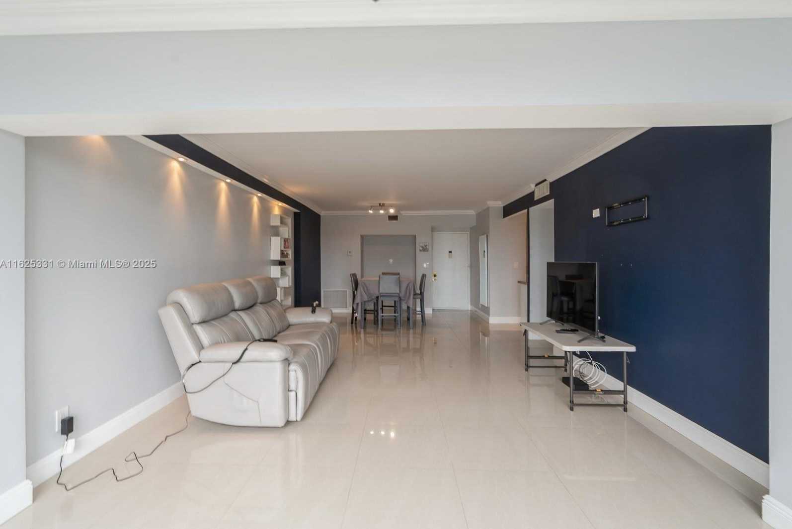 Small Image of 4400 HILLCREST DR #916B, Hollywood Number 5