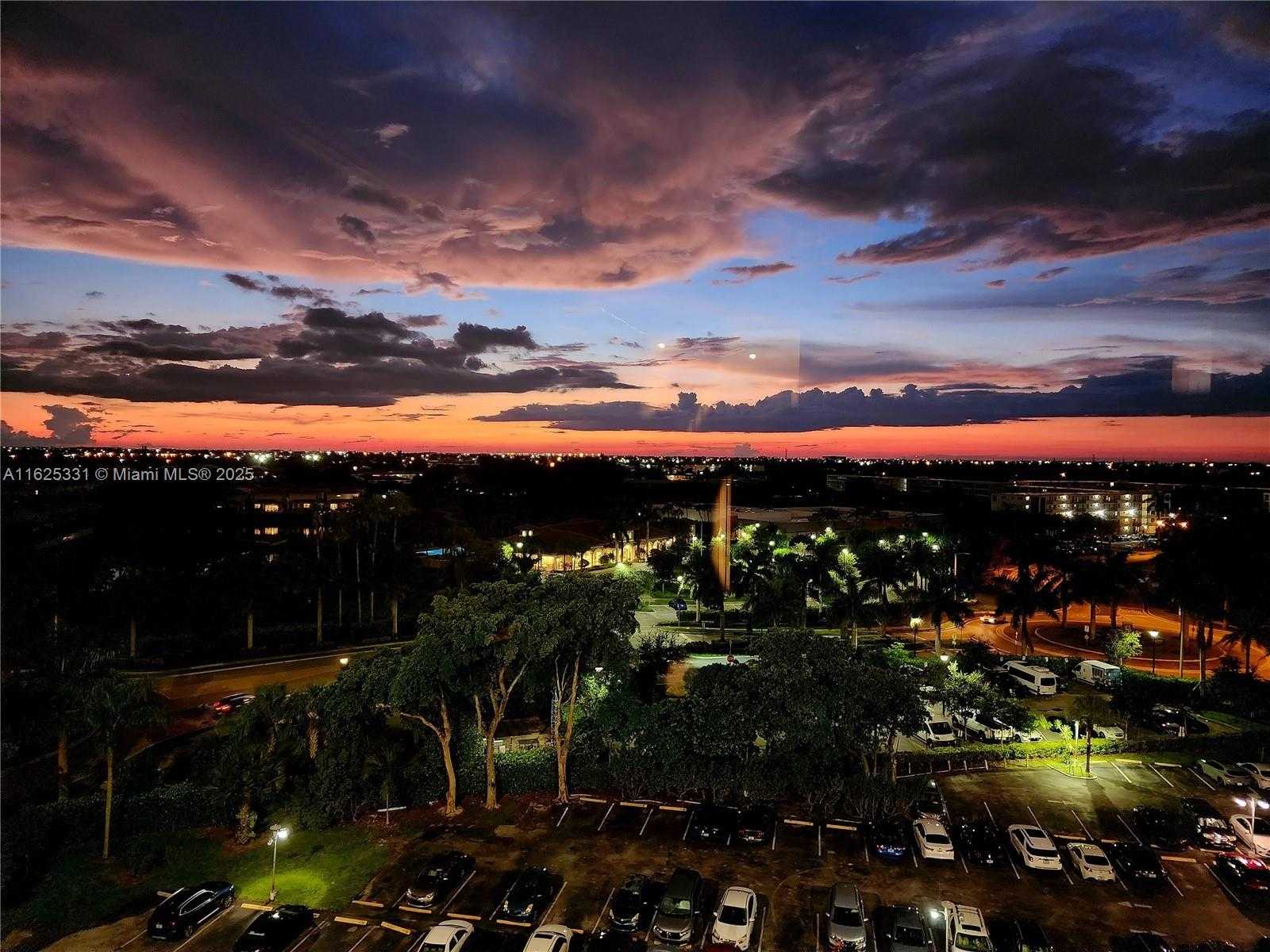 Small Image of 4400 HILLCREST DR #916B, Hollywood Number 51