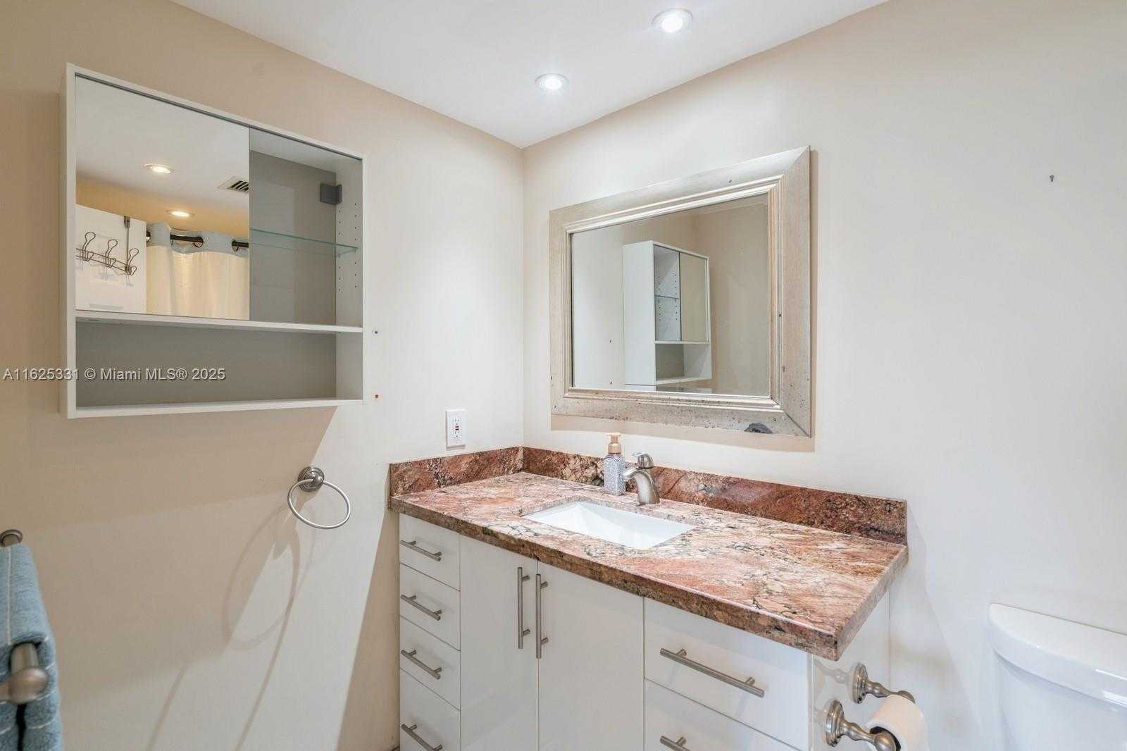 Small Image of 4400 HILLCREST DR #916B, Hollywood Number 7