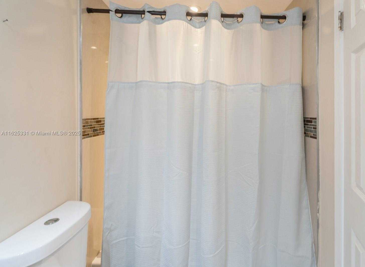 Small Image of 4400 HILLCREST DR #916B, Hollywood Number 8