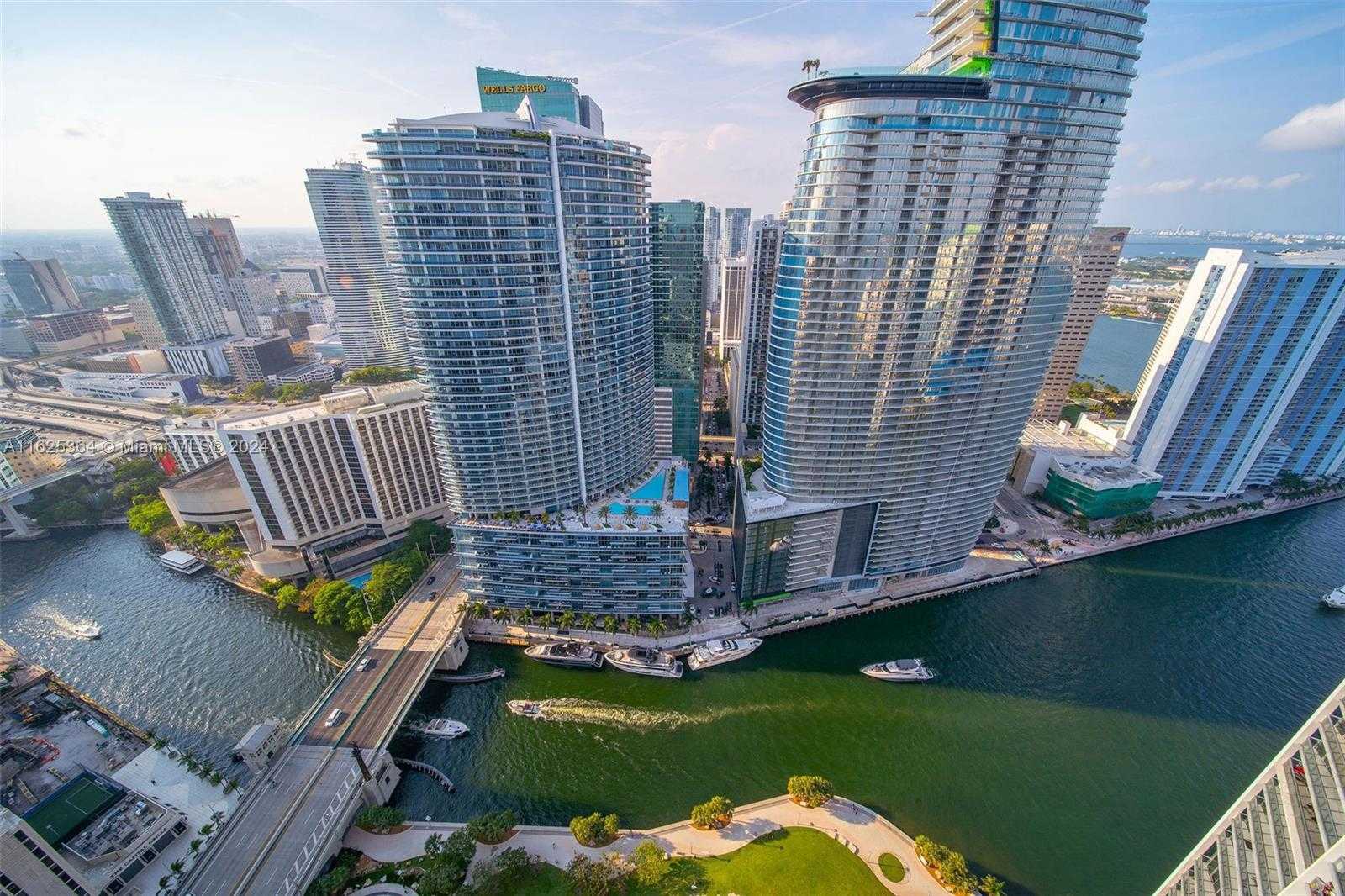 Small Image of 475 Brickell Ave, Miami, FL 33131, USA Number 14