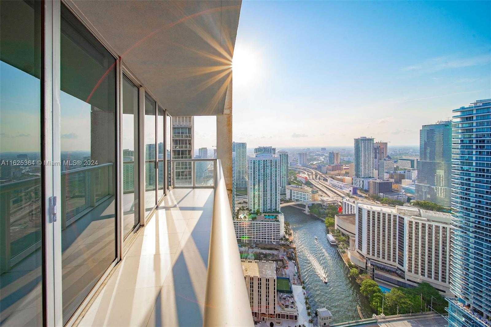 Small Image of 475 Brickell Ave, Miami, FL 33131, USA Number 16