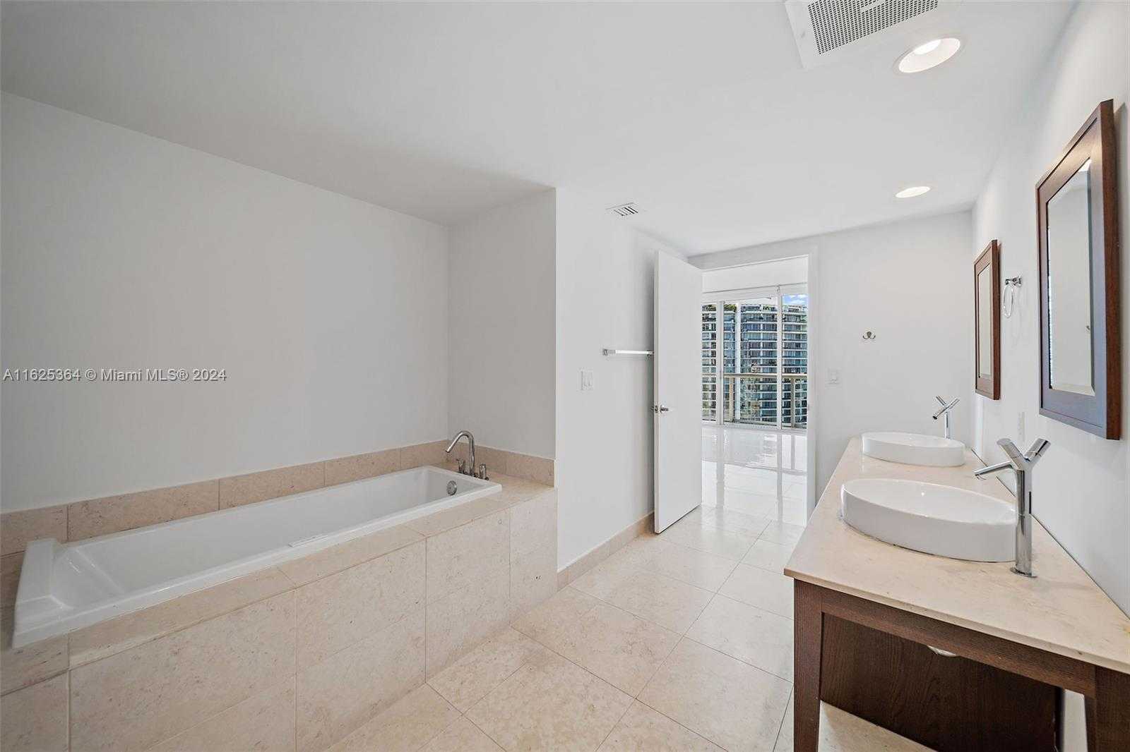 Small Image of 475 Brickell Ave, Miami, FL 33131, USA Number 23