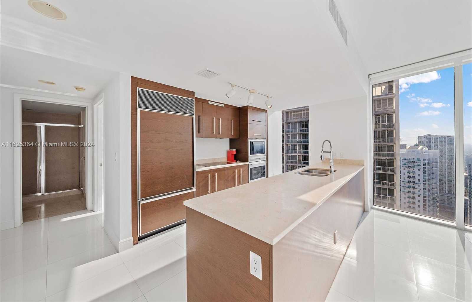 Small Image of 475 Brickell Ave, Miami, FL 33131, USA Number 4