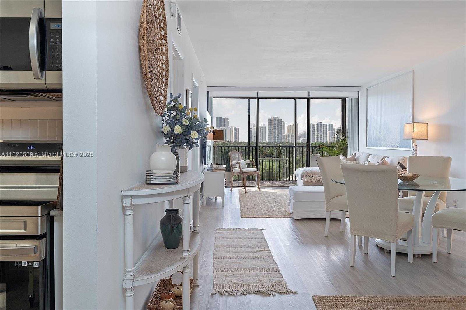 Small Image of 20301 WEST COUNTRY CLUB DR #728, Aventura Number 10