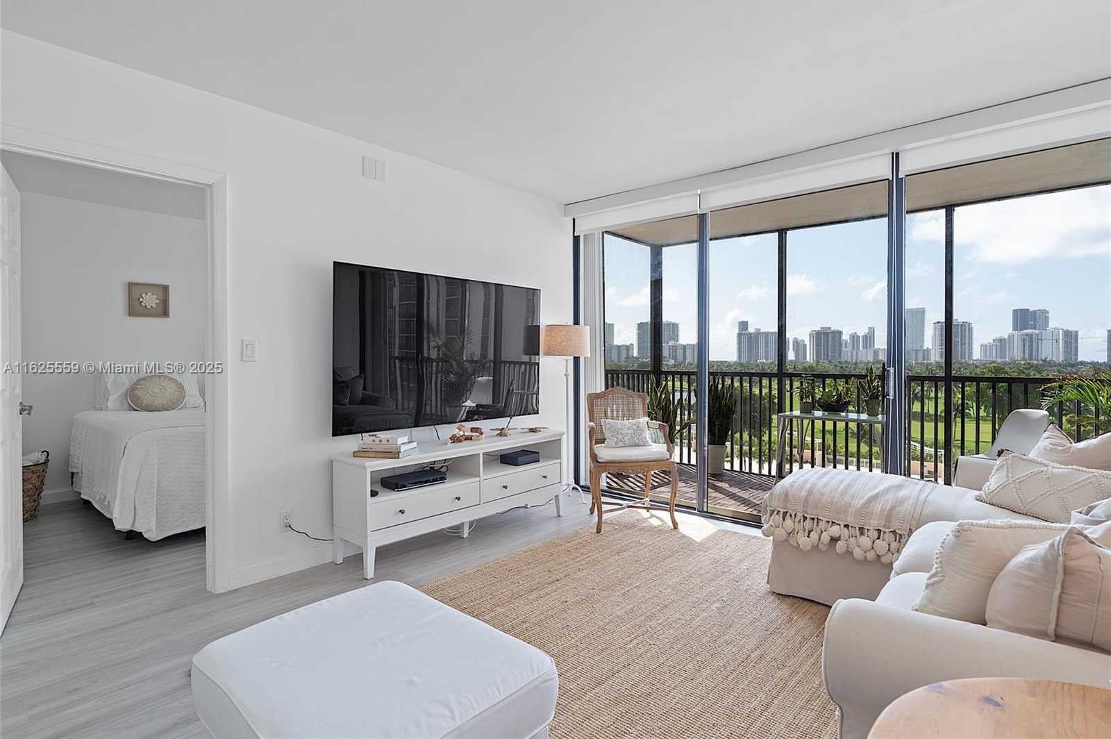 Small Image of 20301 WEST COUNTRY CLUB DR #728, Aventura Number 14