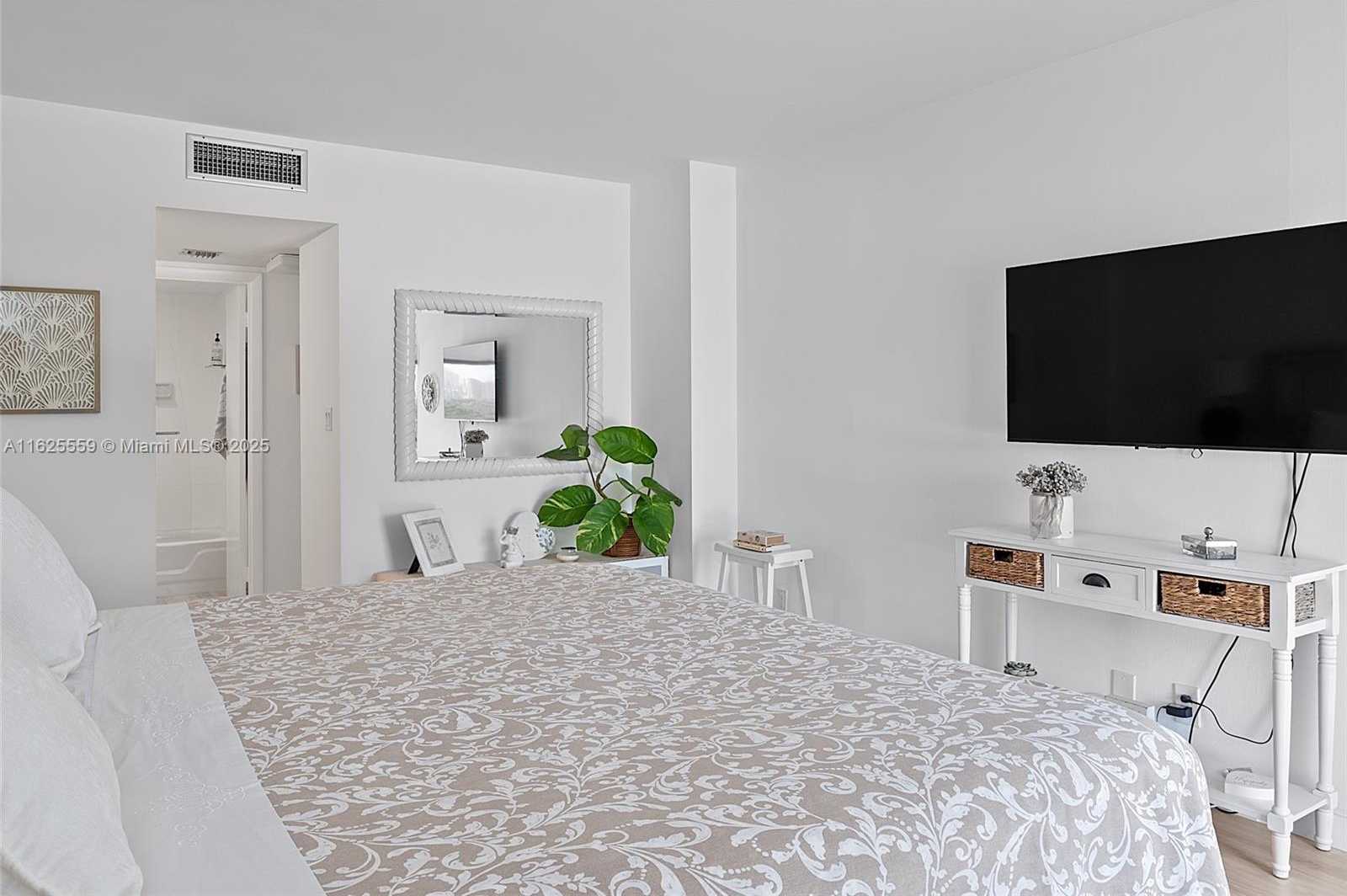 Small Image of 20301 WEST COUNTRY CLUB DR #728, Aventura Number 32