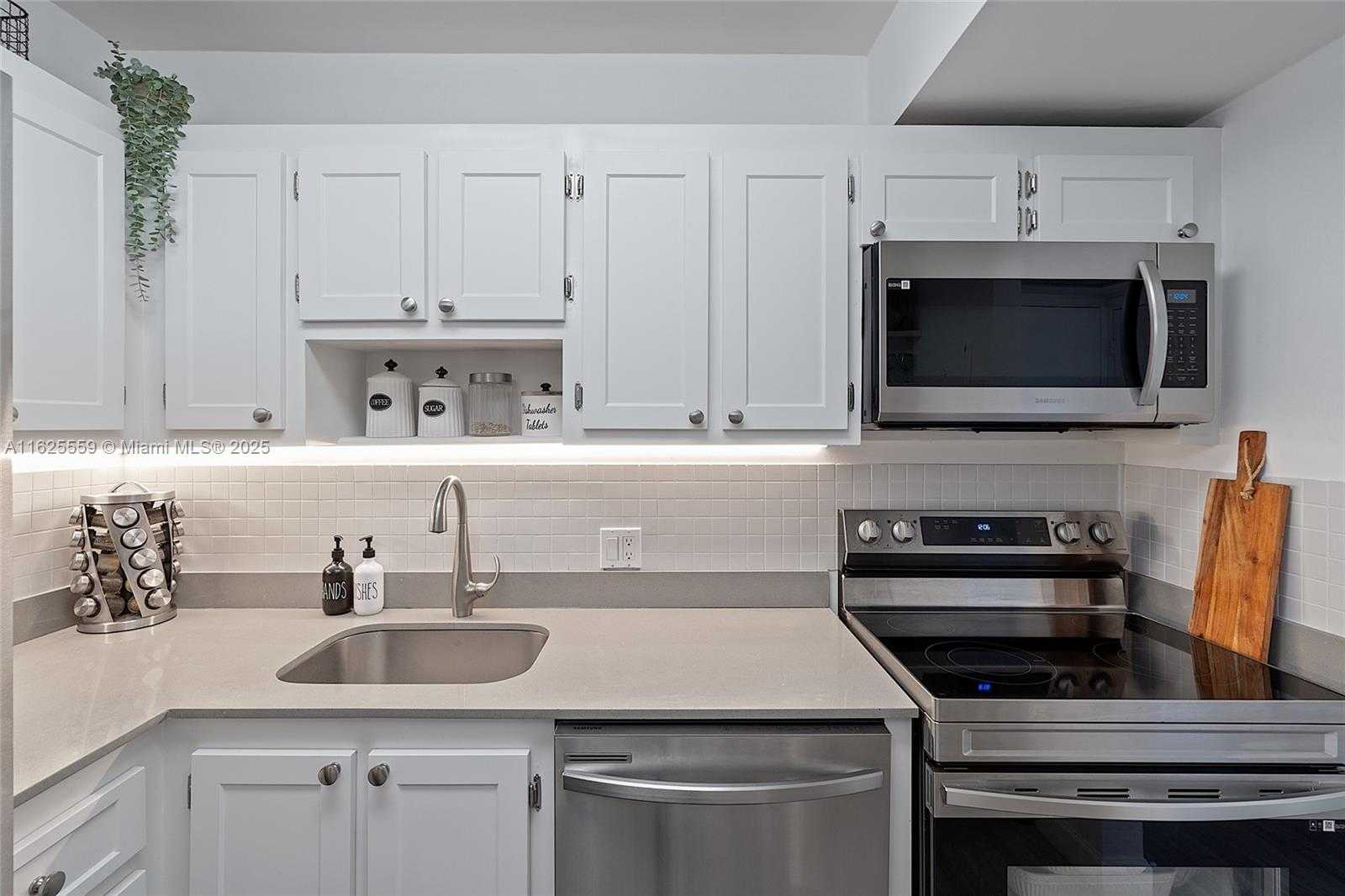 Small Image of 20301 WEST COUNTRY CLUB DR #728, Aventura Number 44