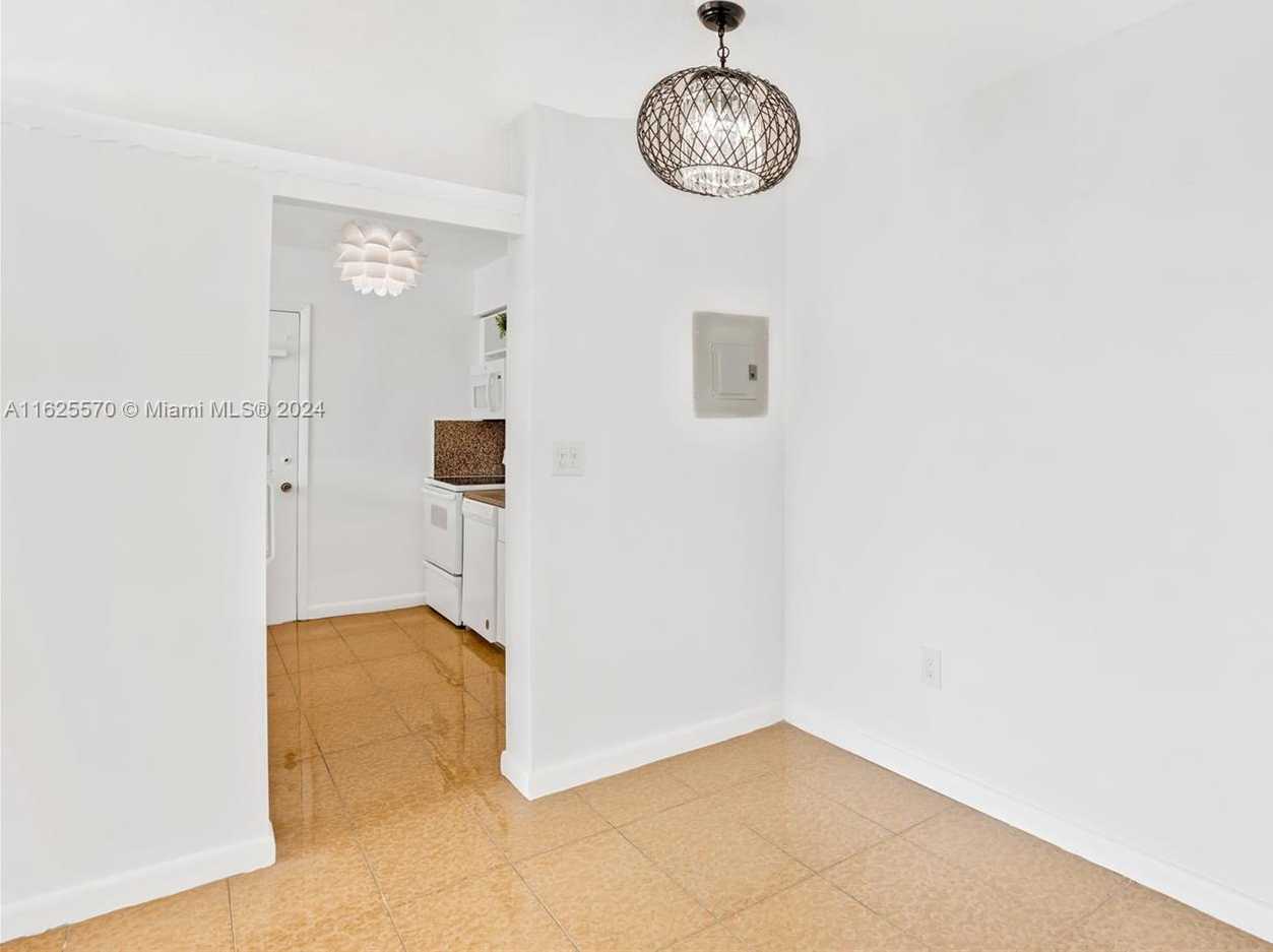 Small Image of 7133 BAY DR #401, Miami Beach Number 10